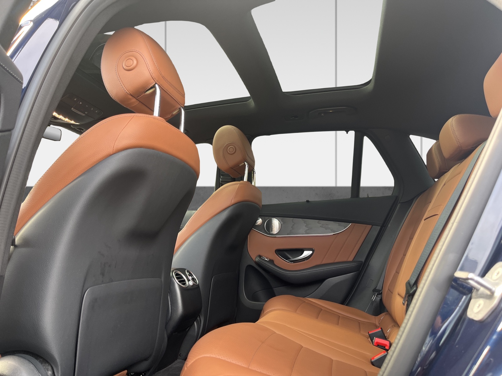 MERCEDES-BENZ GLC 300 AMG Line 4Matic 9G-Tronic-image-7