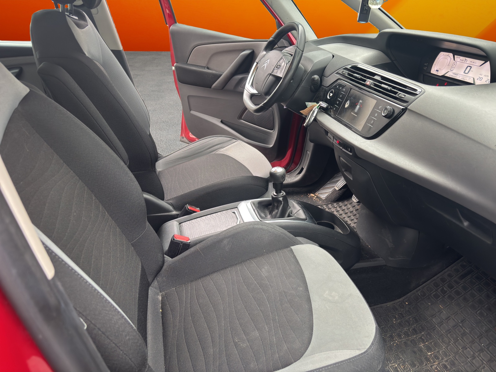 CITROEN Grand C4 Picasso 1.6 e-HDi Attraction-image-10