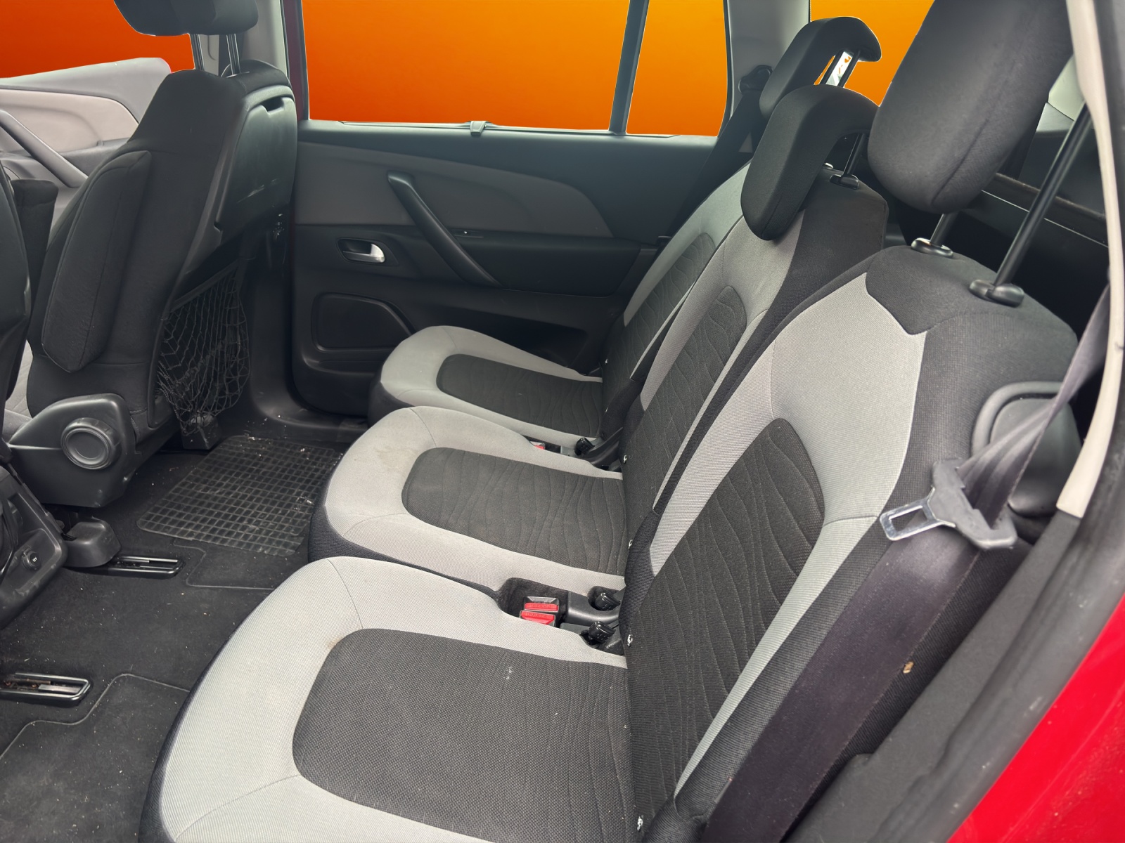 CITROEN Grand C4 Picasso 1.6 e-HDi Attraction-image-12
