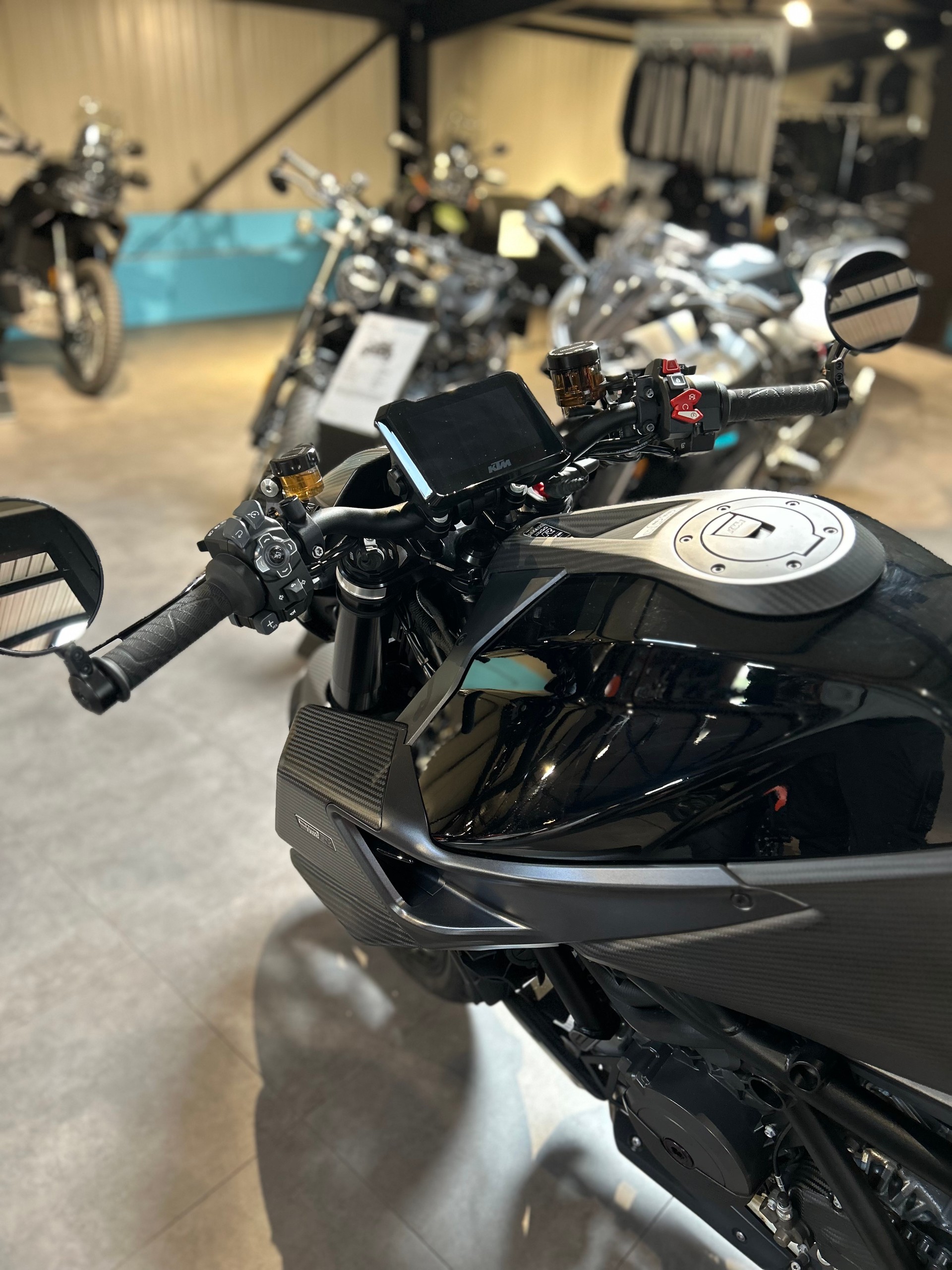 KTM 1290 Super Duke R EVO-image-4