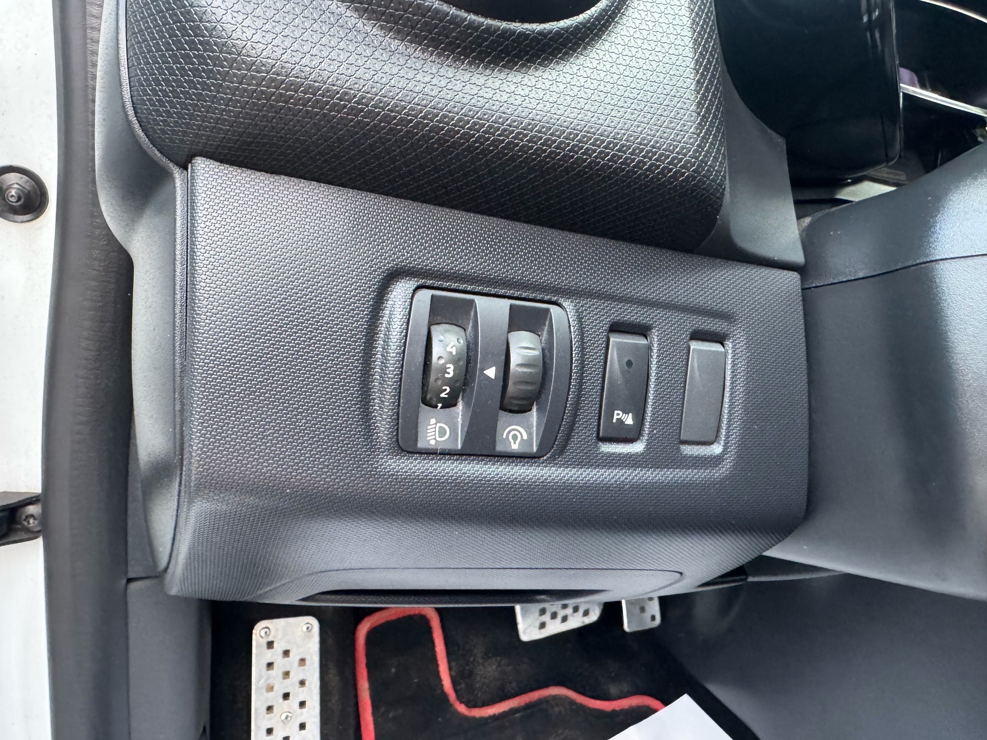 RENAULT Clio 1.6 T RS 200 EDC-image-16