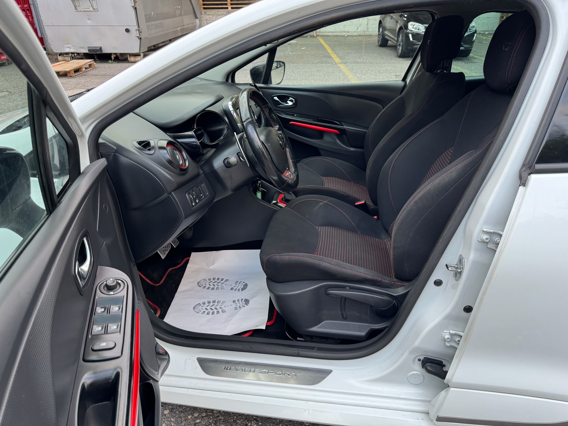 RENAULT Clio 1.6 T RS 200 EDC-image-11