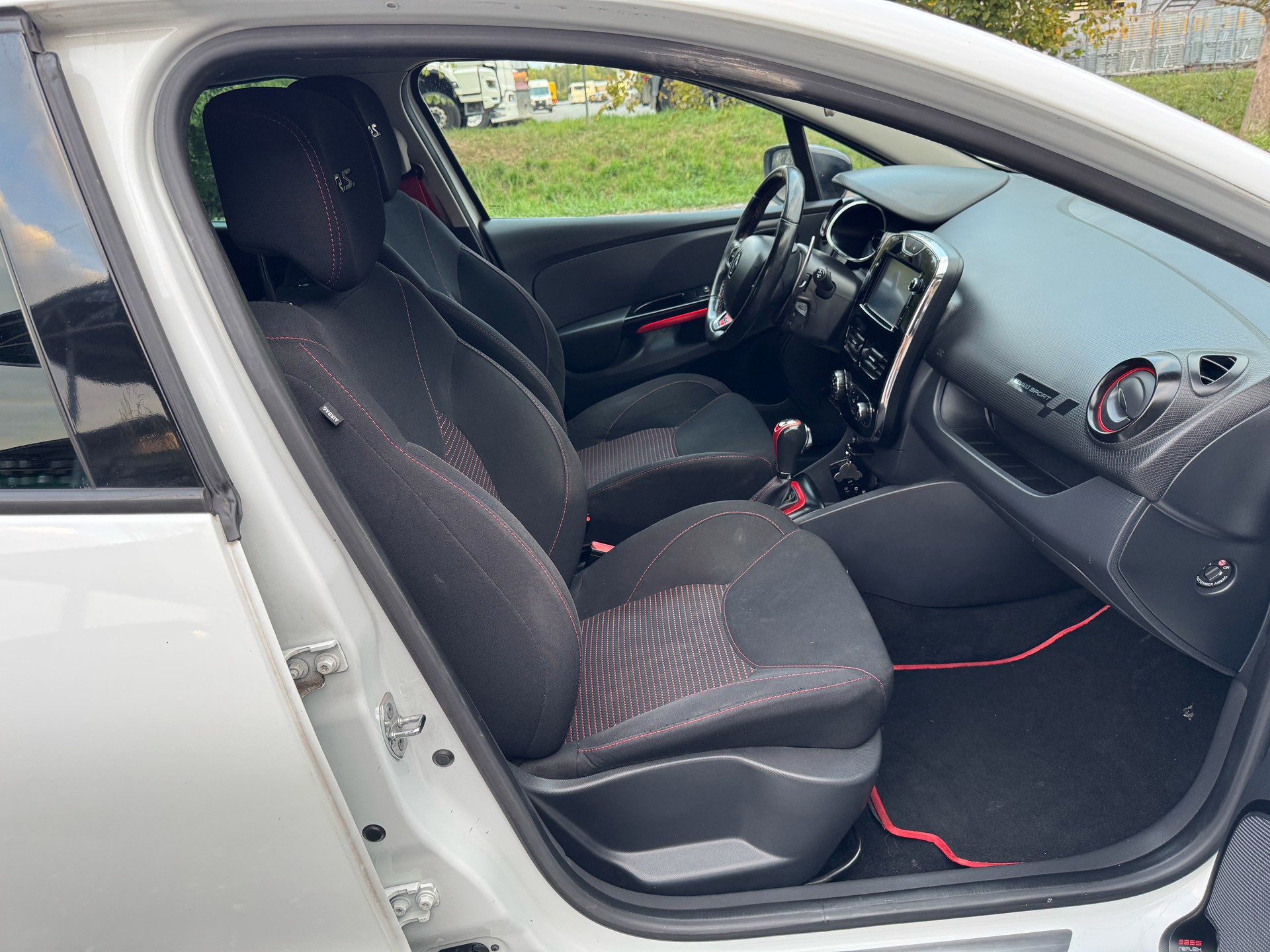 RENAULT Clio 1.6 T RS 200 EDC-image-9