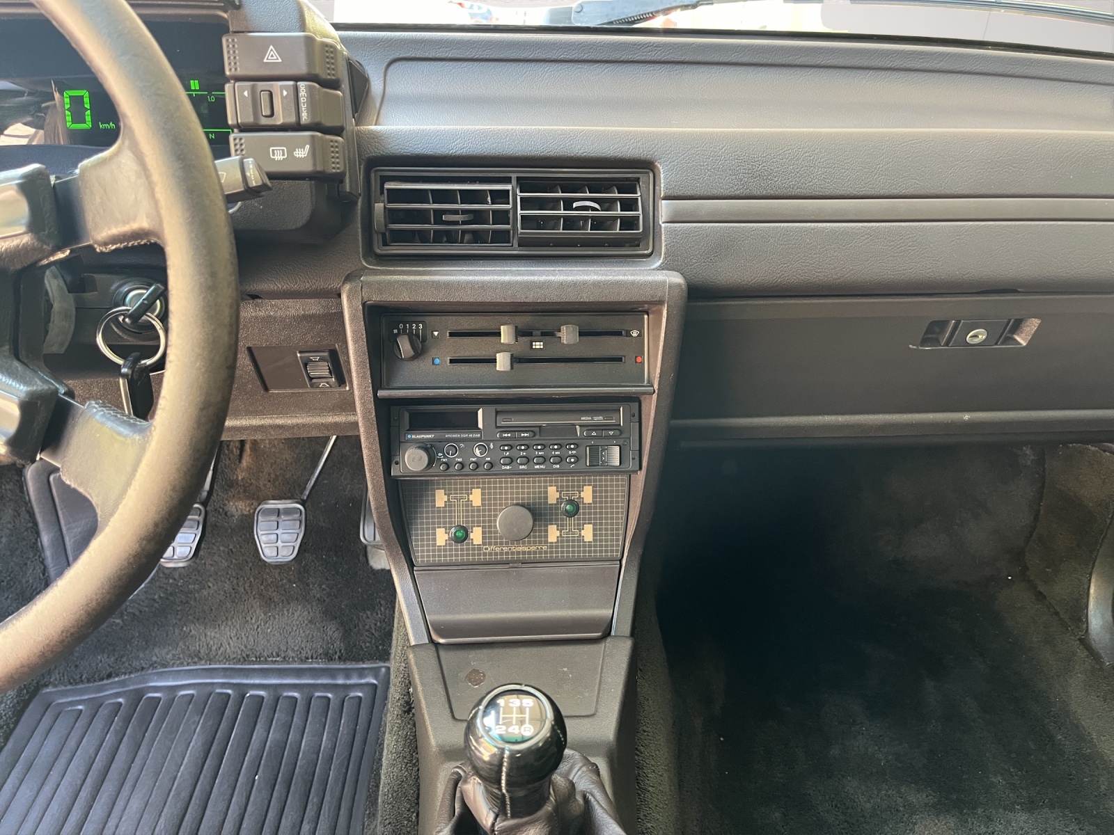 AUDI quattro Turbo-image-9