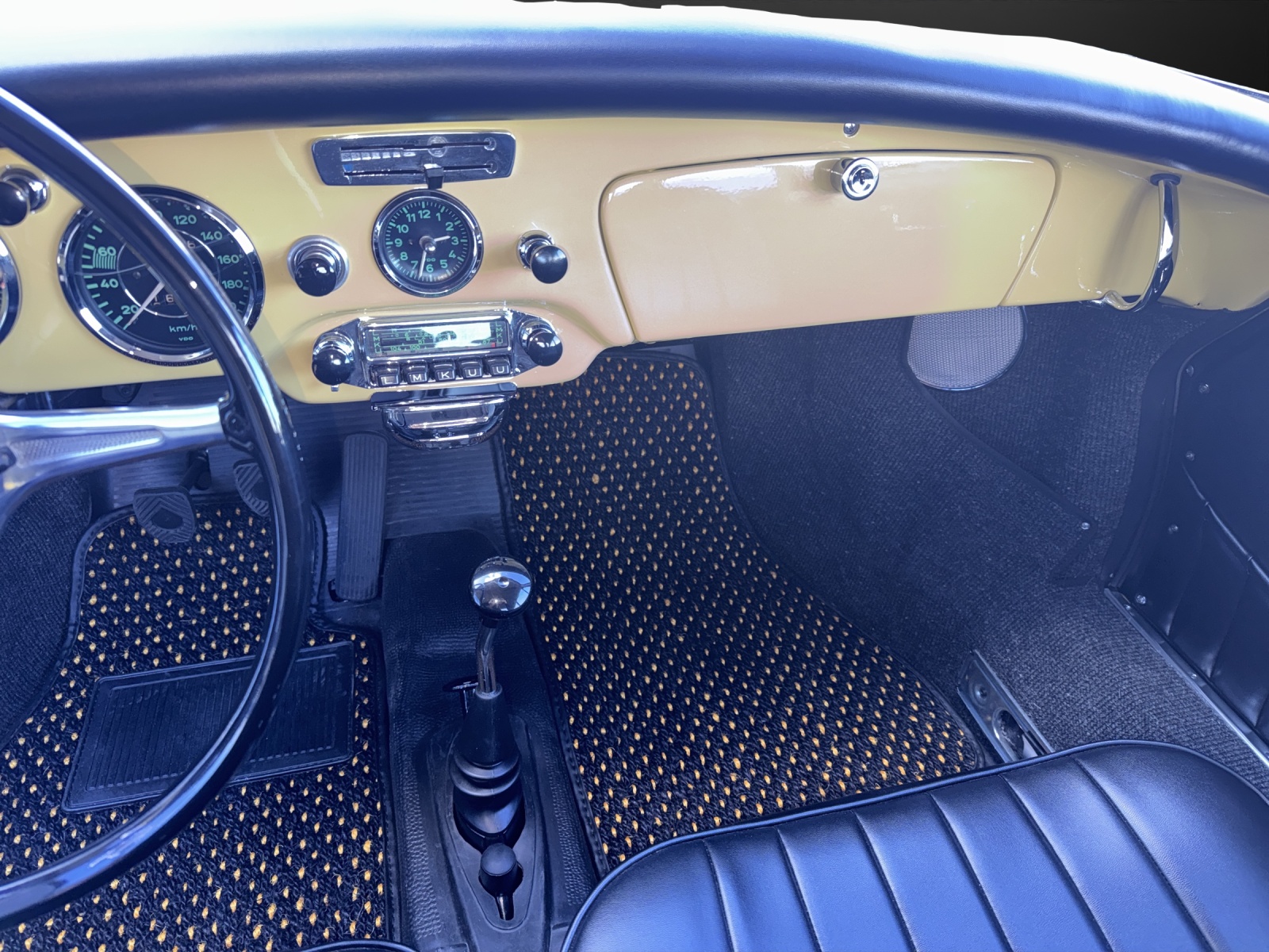 PORSCHE 356 B T6 Karmann Coupe-image-11