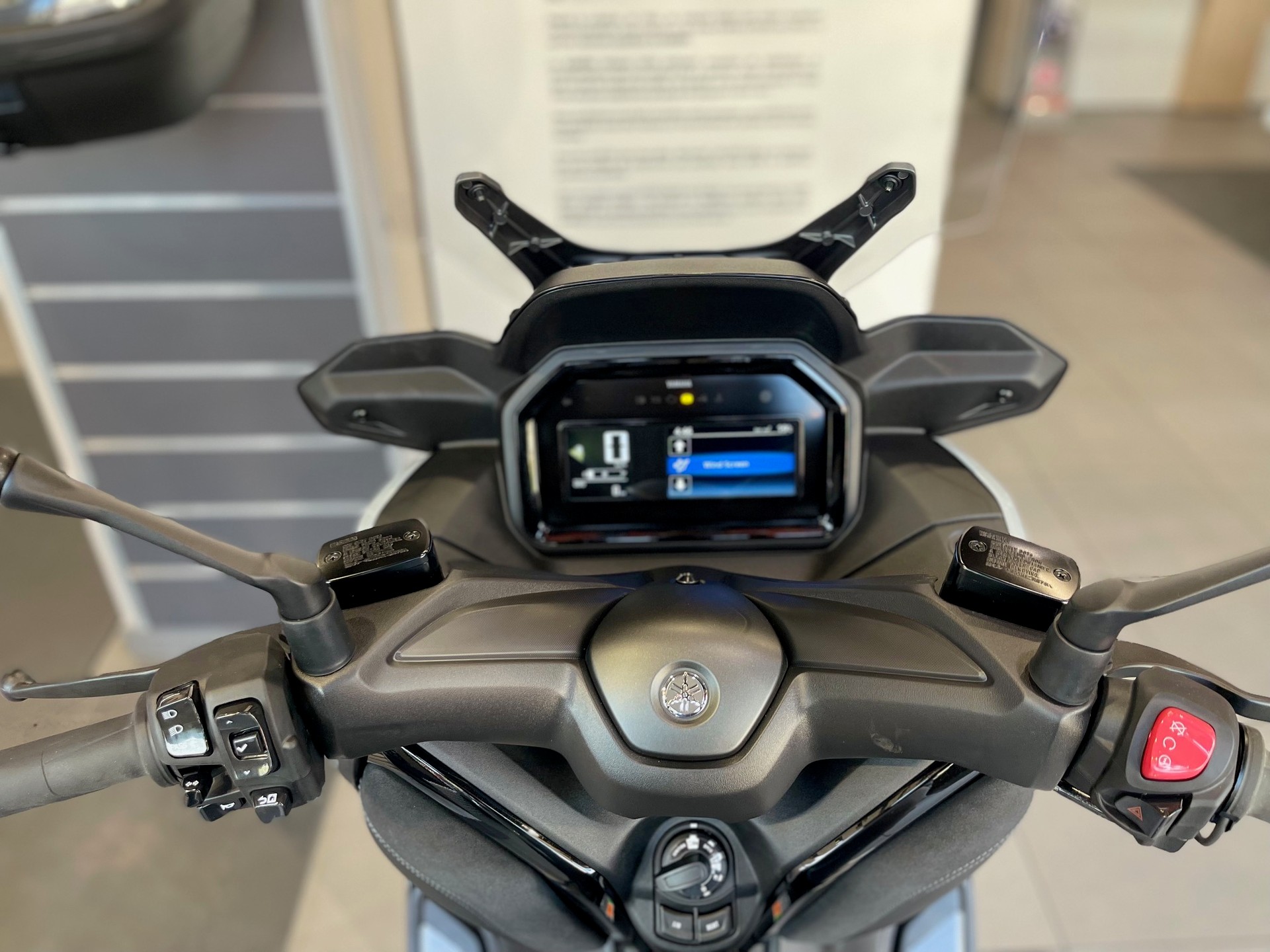 YAMAHA X-Max 300 Tech Max +-image-8