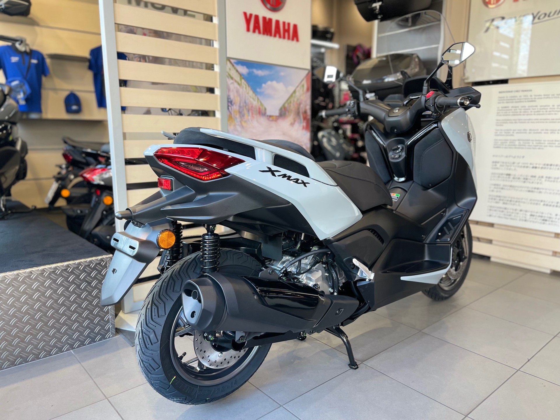 YAMAHA X-Max 300 Tech Max +-image-3