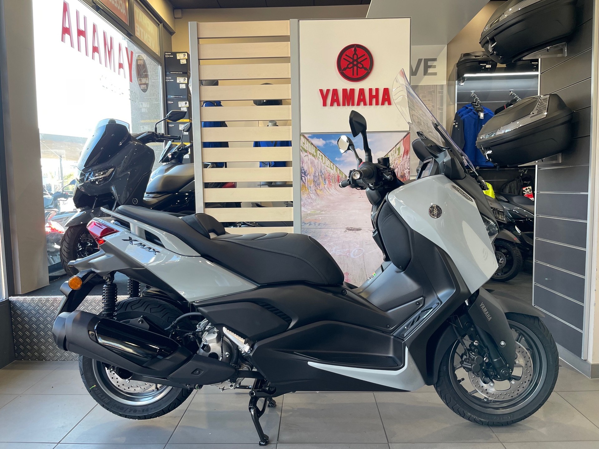 YAMAHA X-Max 300 Tech Max +-image-1