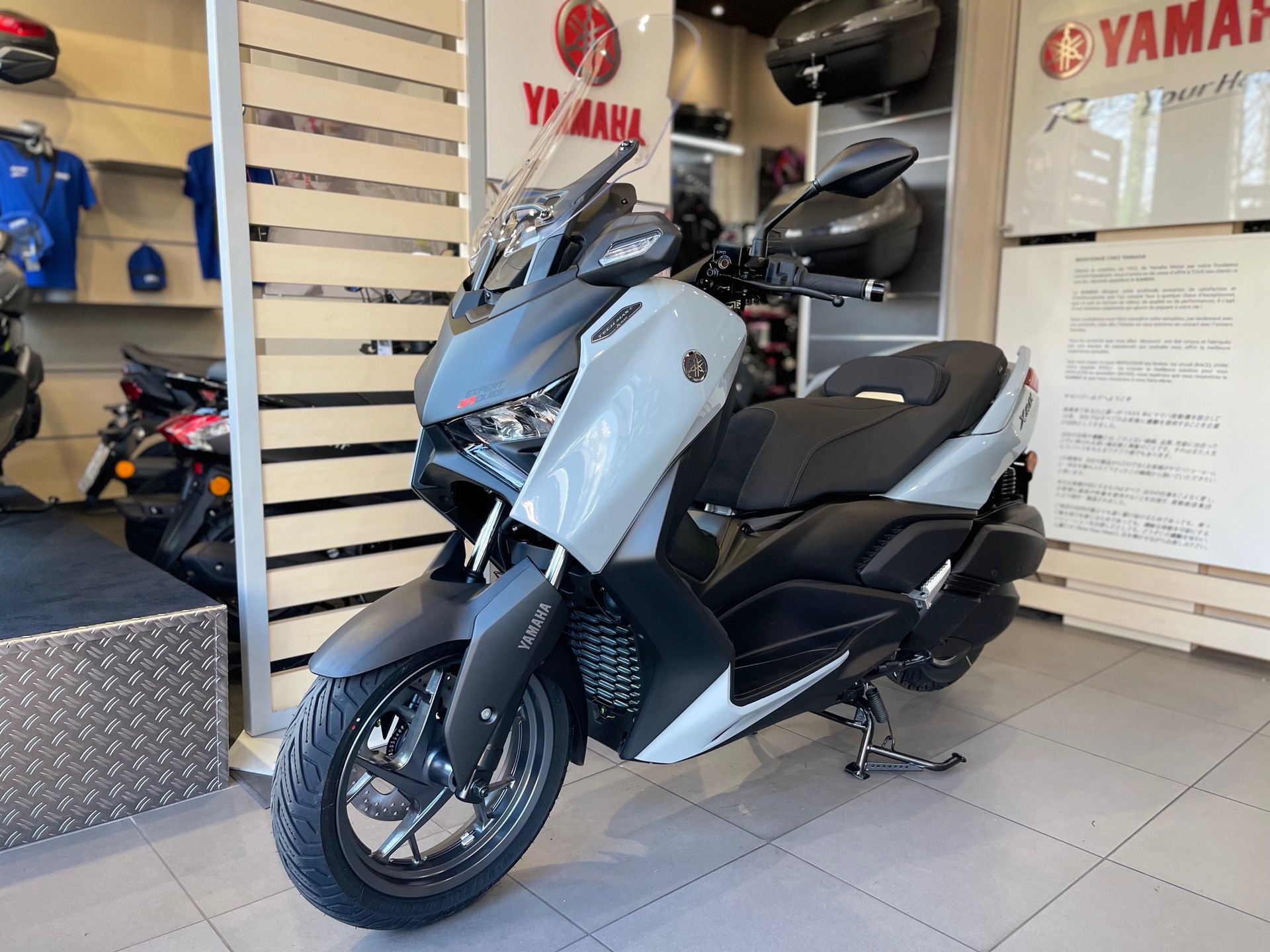 YAMAHA X-Max 300 Tech Max +-image-4