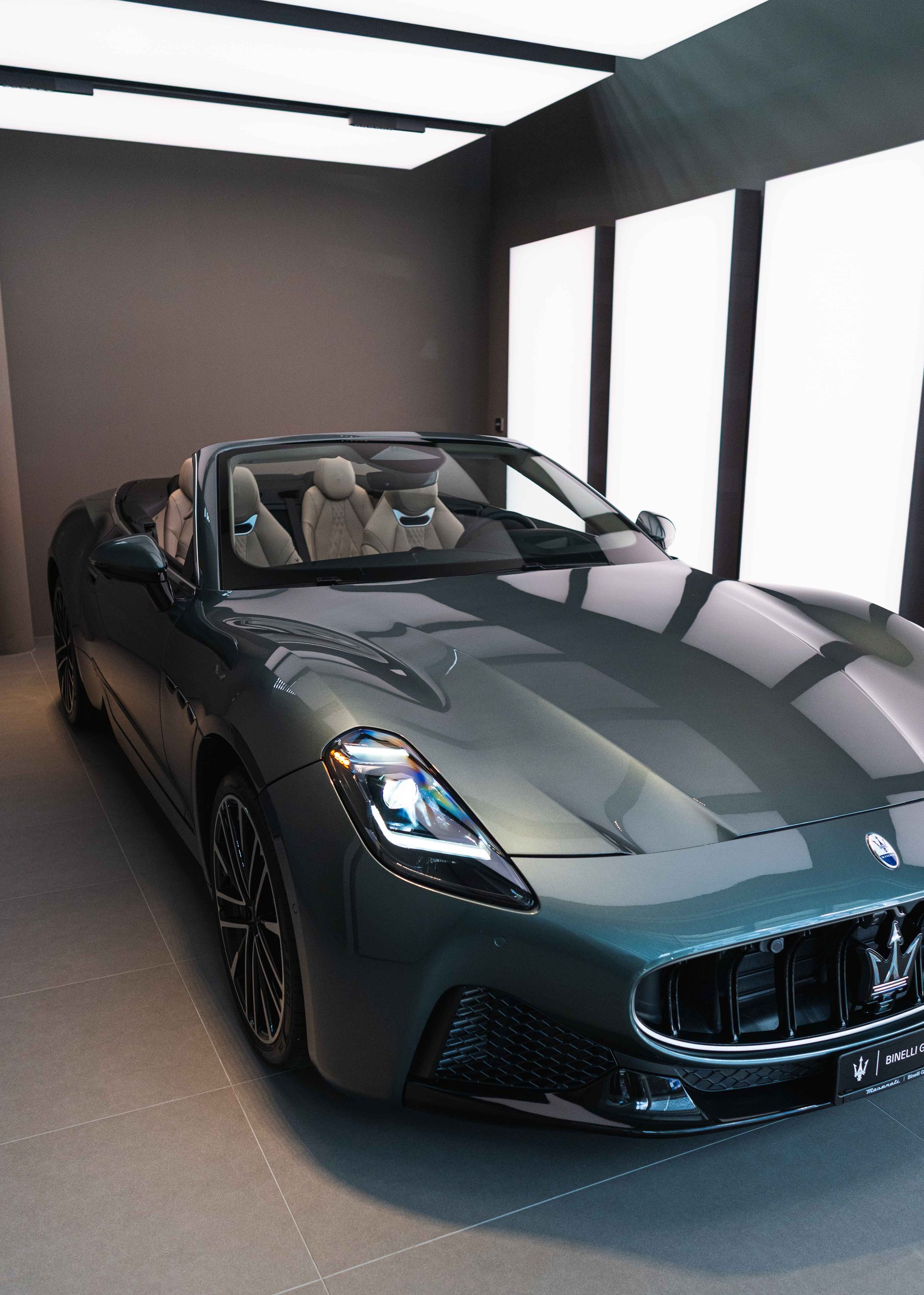 MASERATI GranCabrio Modena - Verde Giada - 2.99% Leasing-showroom-element-3