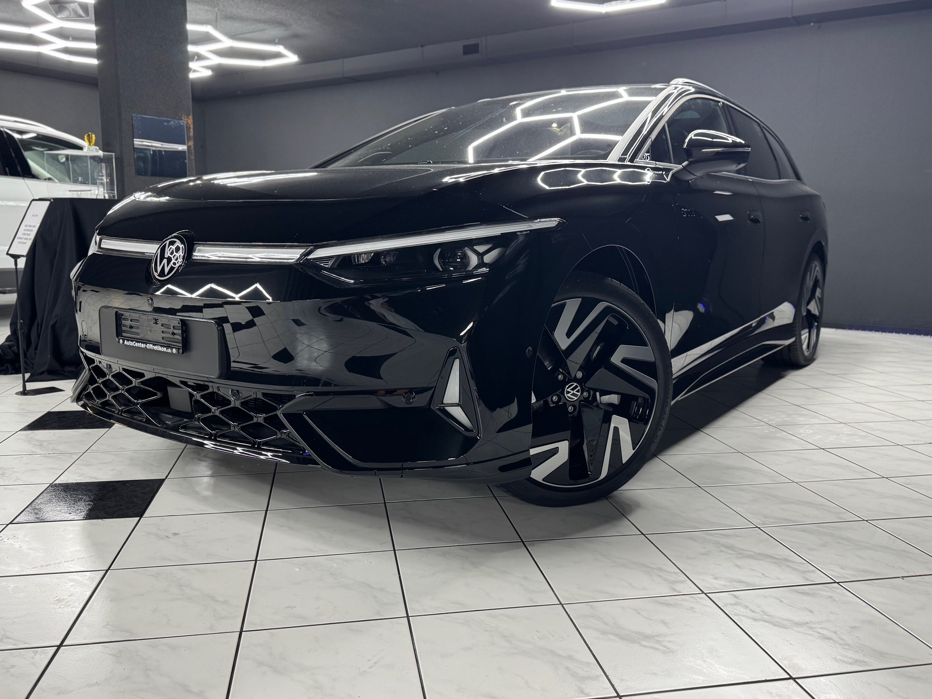 VW ID.7 Tou 86kWh GTX 4 M-showroom-element-1