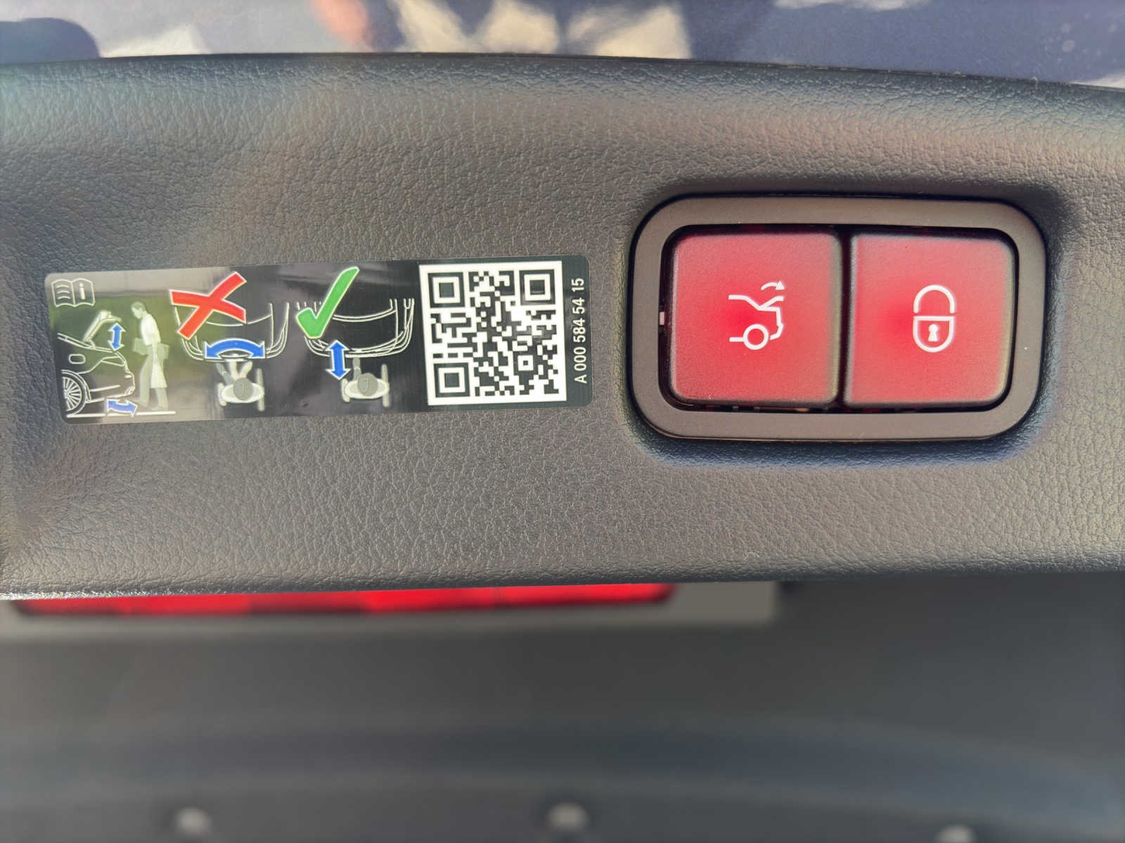 MERCEDES-BENZ C 400e 4 Matic EQ Hybrid-image-9