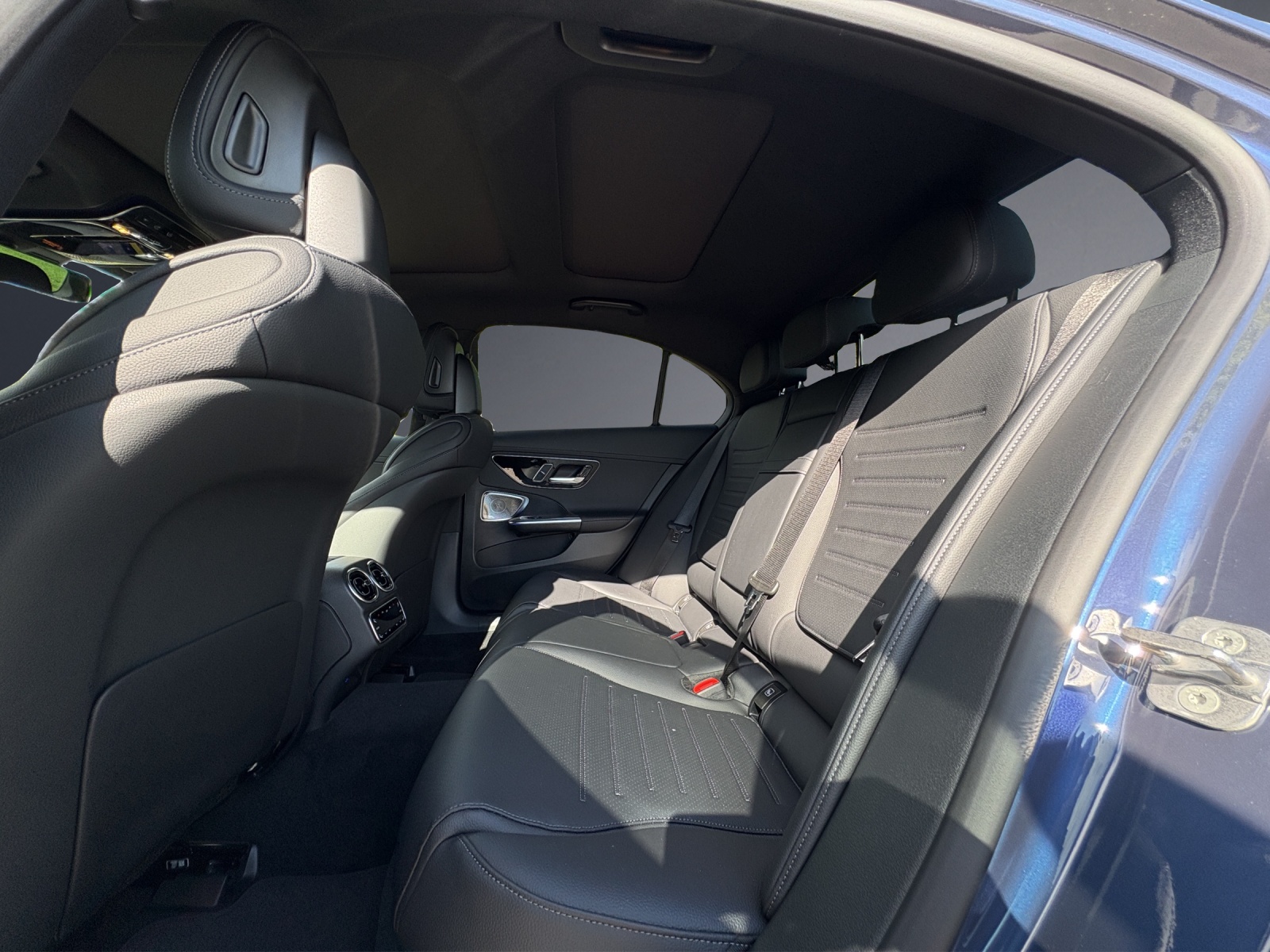 MERCEDES-BENZ C 400e 4 Matic EQ Hybrid-image-16