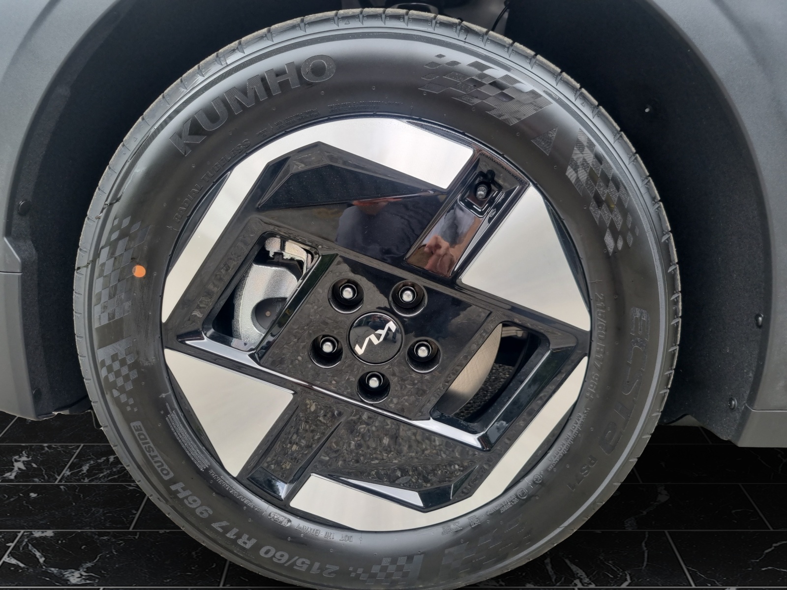 KIA EV3 81 kWh Earth-image-10