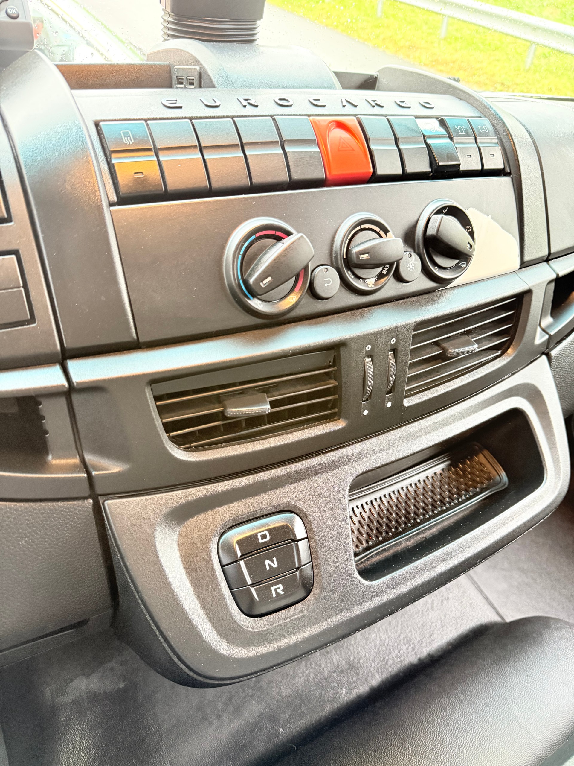 IVECO EUROCARGO-image-8
