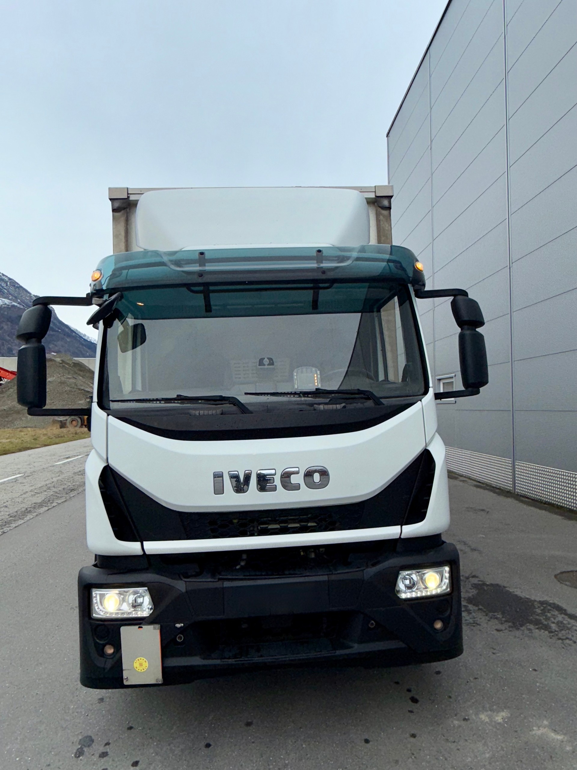IVECO EUROCARGO-showroom-element-1