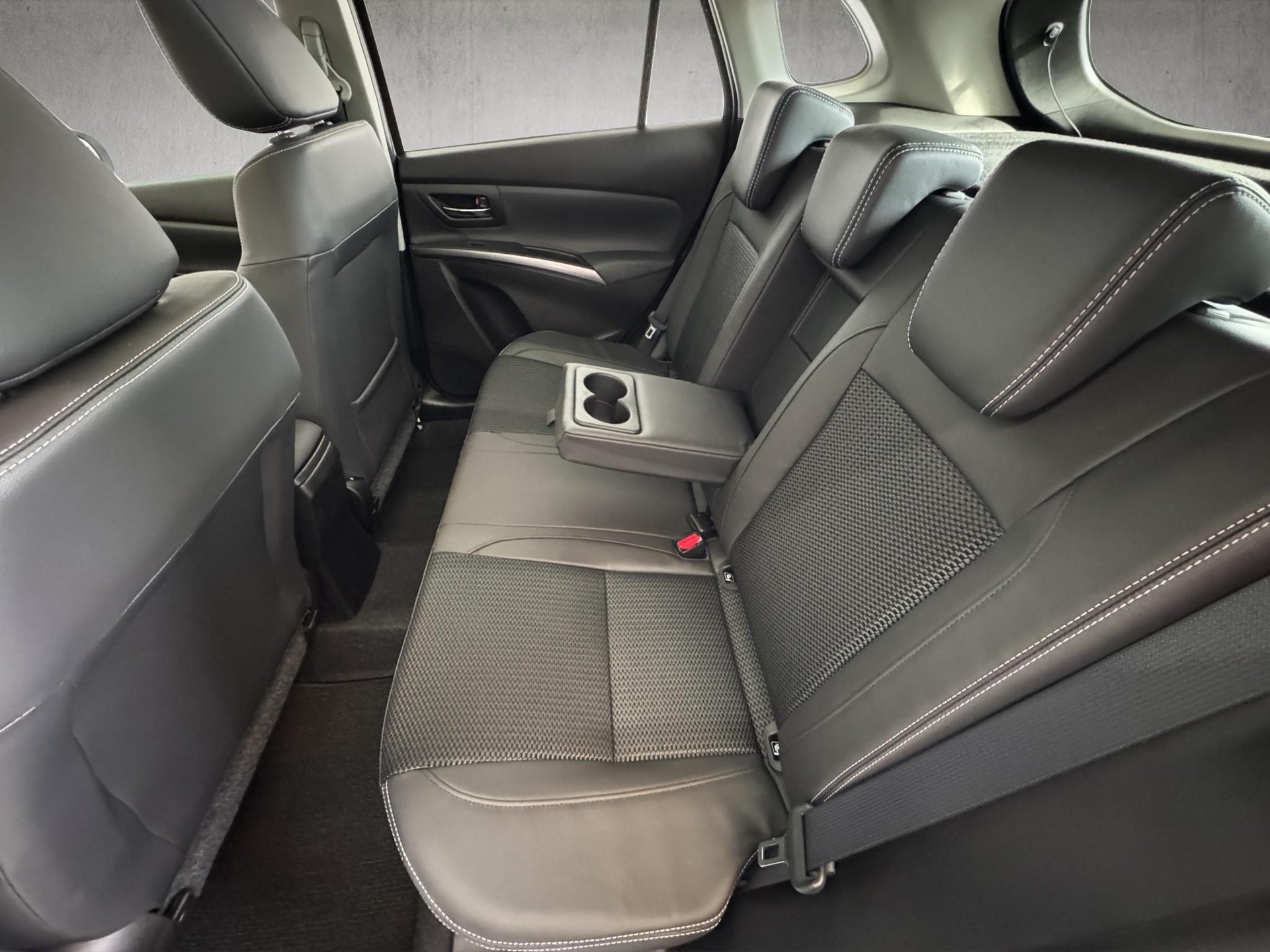 SUZUKI S-Cross 1.4 T Compact Top Hybrid 4x4-image-11