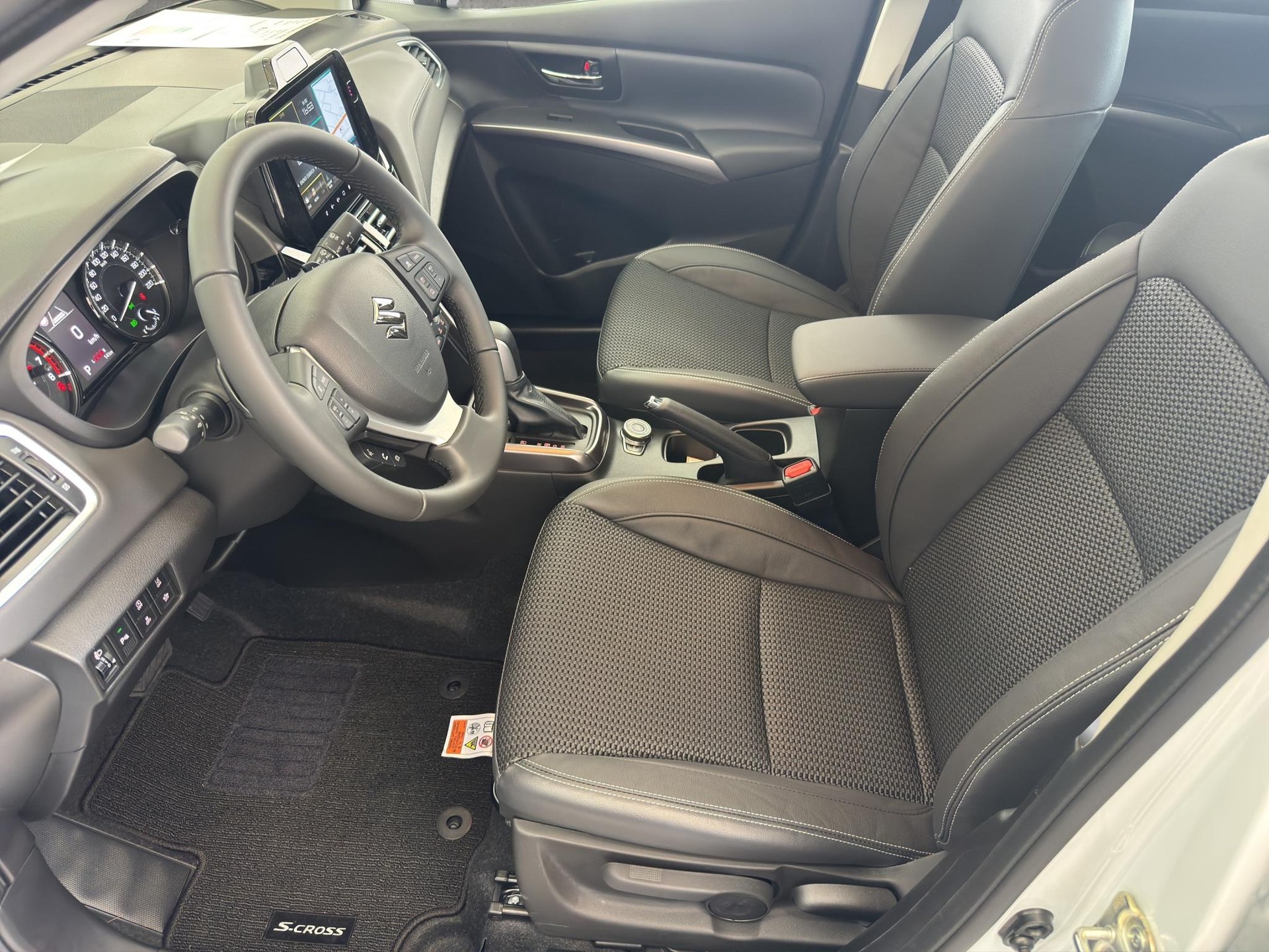 SUZUKI S-Cross 1.4 T Compact Top Hybrid 4x4-image-10
