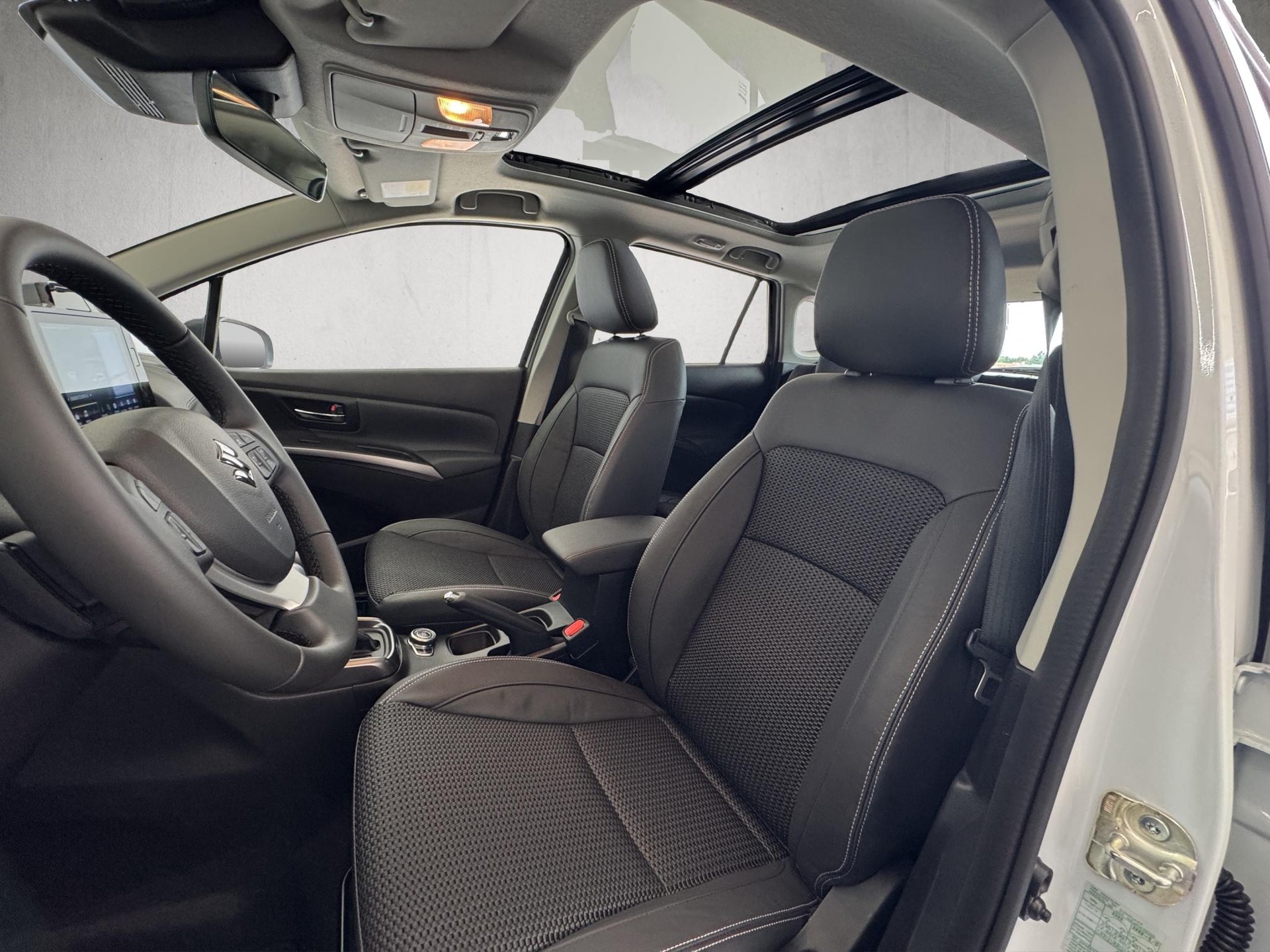 SUZUKI S-Cross 1.4 T Compact Top Hybrid 4x4-image-12