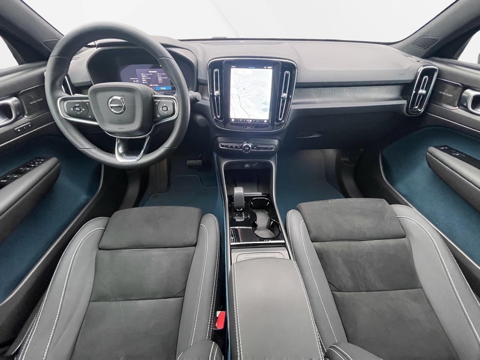 VOLVO C40 P8 Twin Recharge AWD-image-10