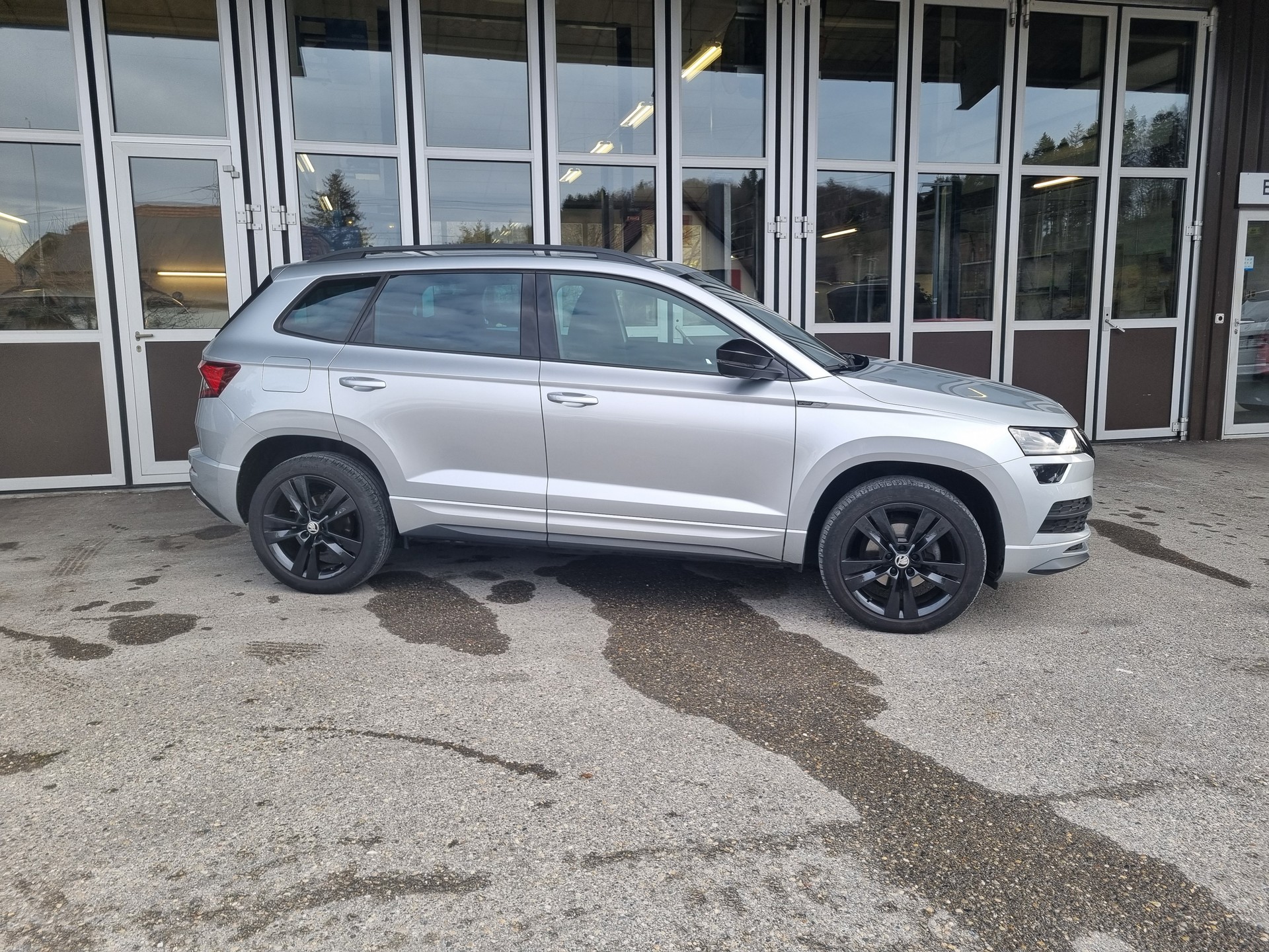 SKODA Karoq 1.5 TSI ACT SportLine DSG-showroom-element-2
