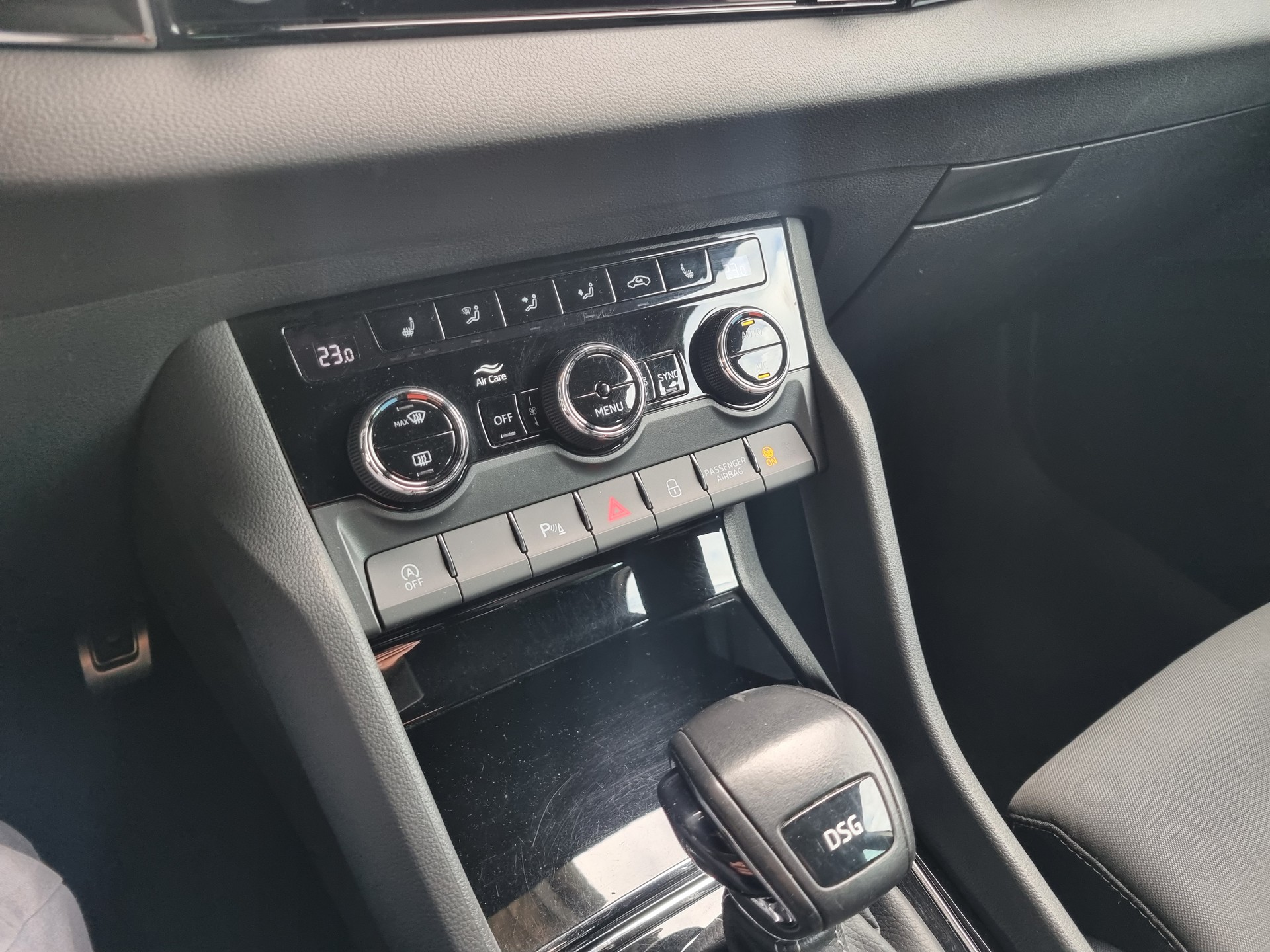SKODA Karoq 1.5 TSI ACT SportLine DSG-image-13