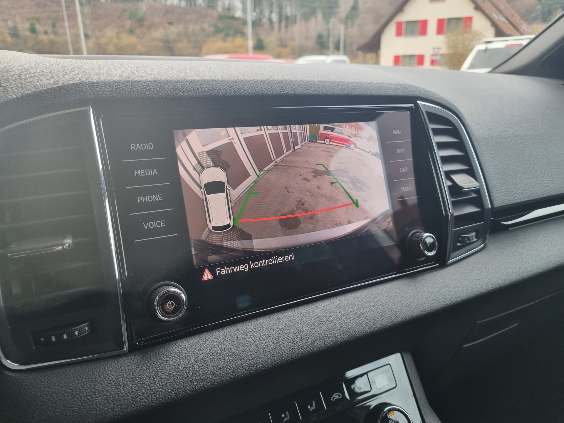 SKODA Karoq 1.5 TSI ACT SportLine DSG-image-12