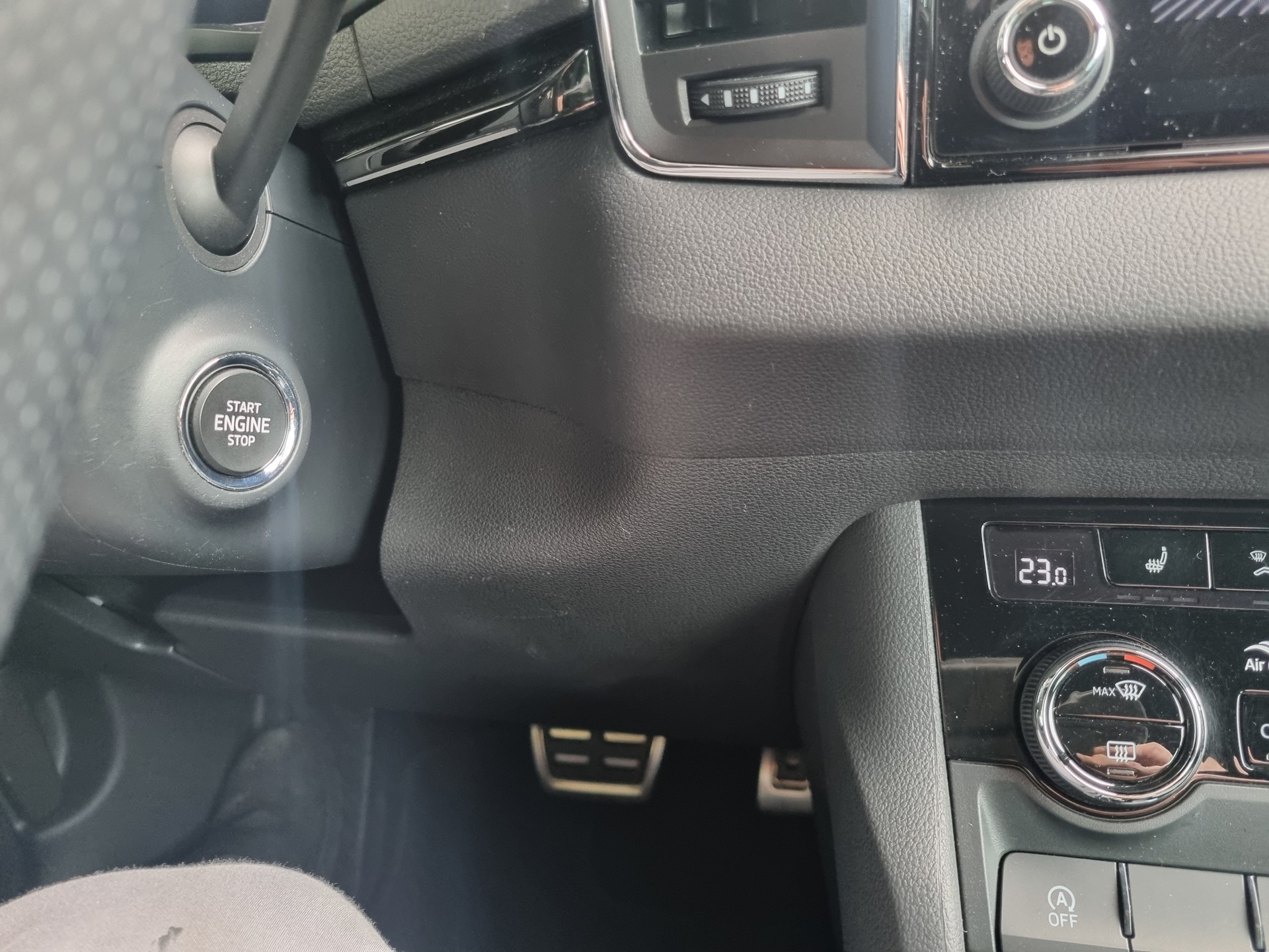 SKODA Karoq 1.5 TSI ACT SportLine DSG-image-15