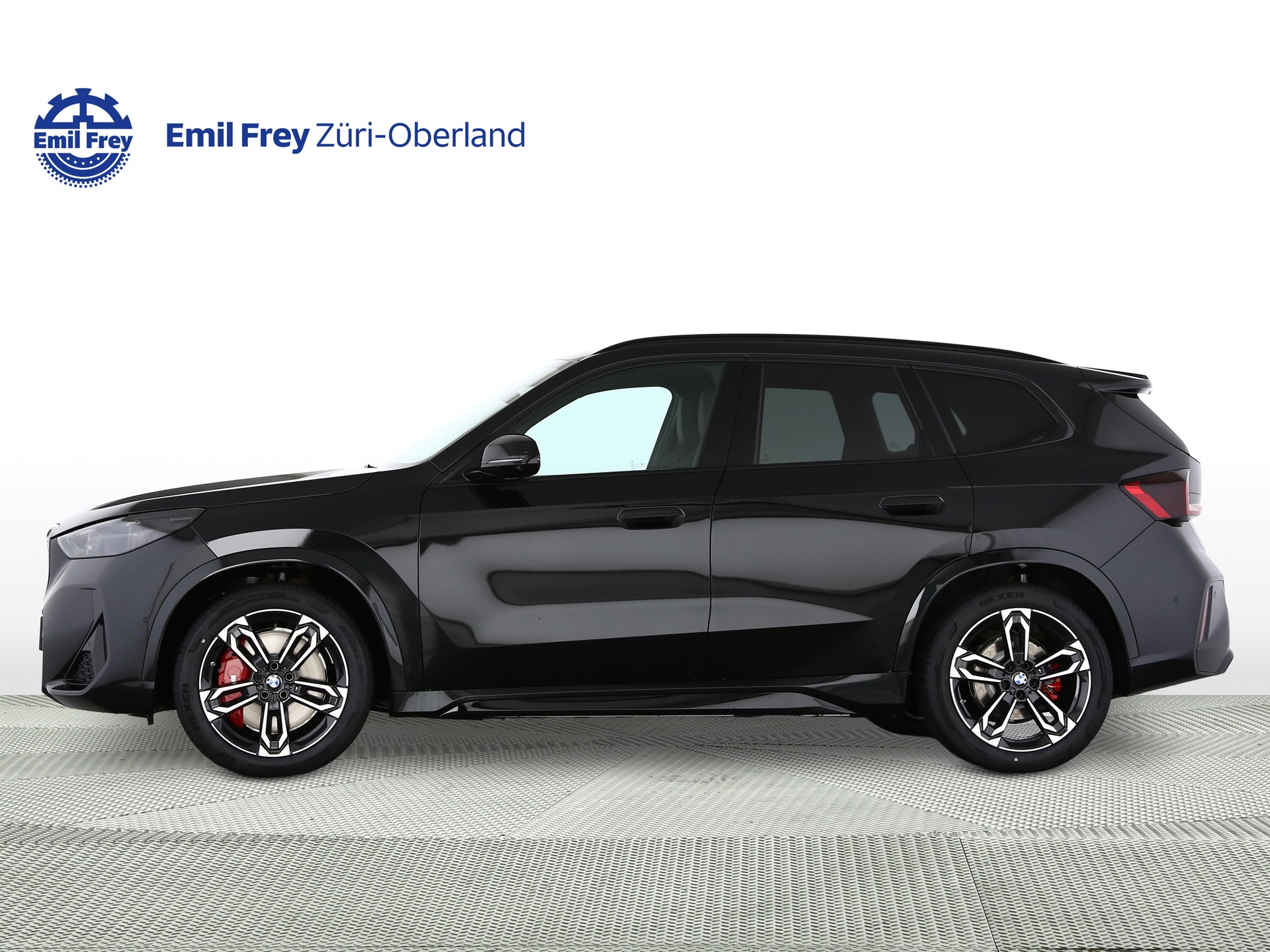 BMW iX1 30 xDrive-showroom-element-1