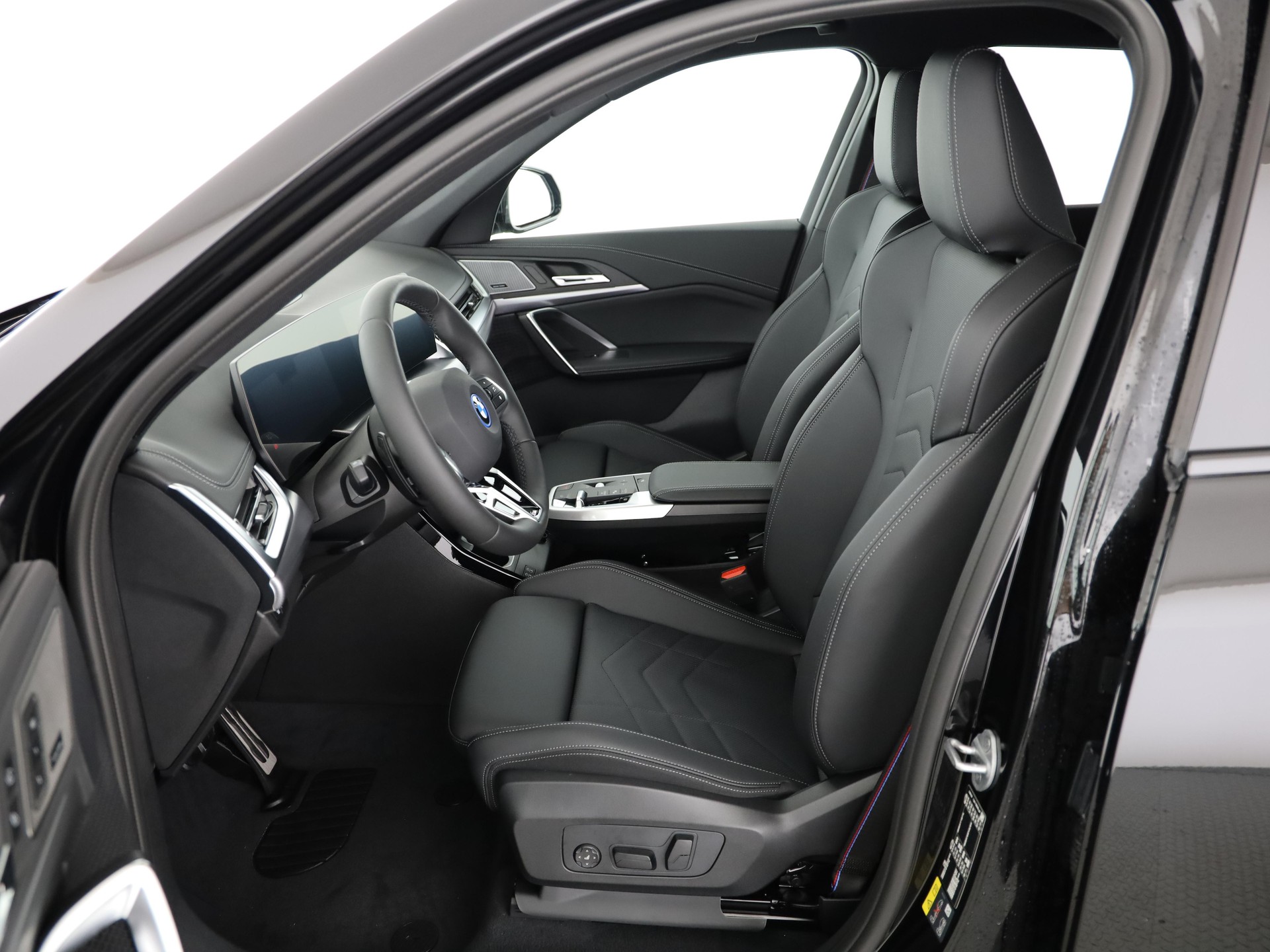 BMW iX1 30 xDrive-showroom-element-3