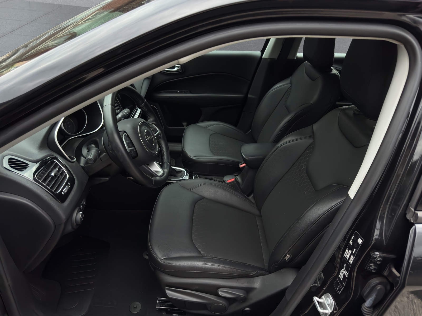 JEEP Compass 4x2 1.3 Turbo Night Eagle-image-8