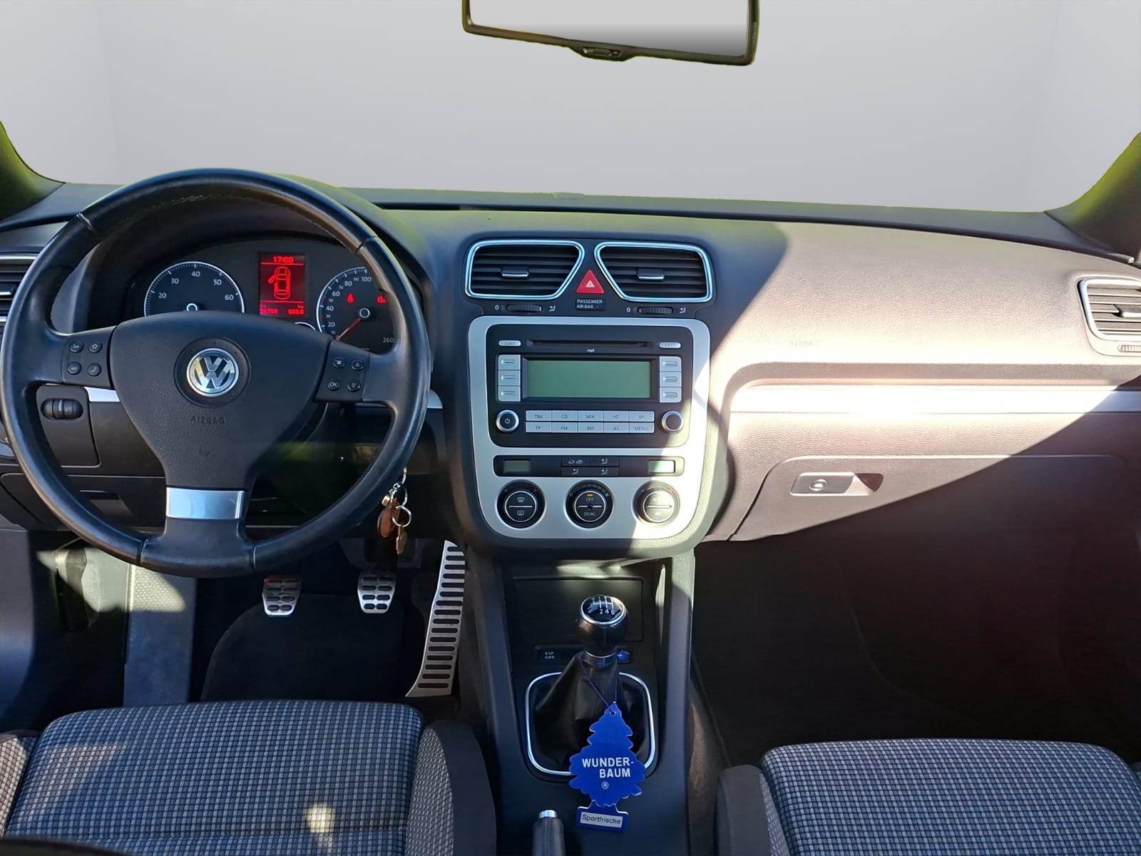 VW Eos 2.0 FSI Turbo-image-12