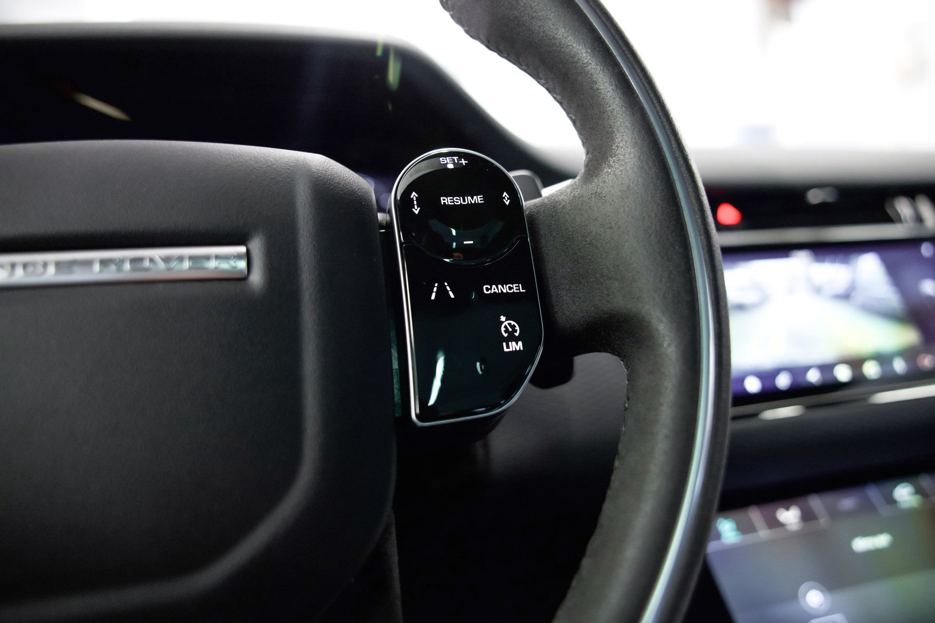 LAND ROVER Range Rover Evoque D R-Dynamic S-image-32