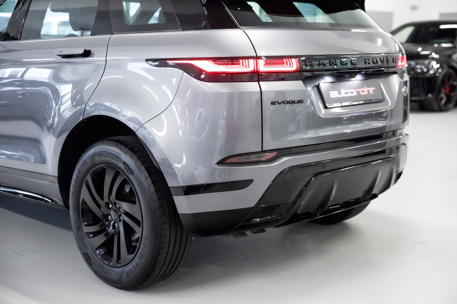 LAND ROVER Range Rover Evoque D R-Dynamic S-image-13