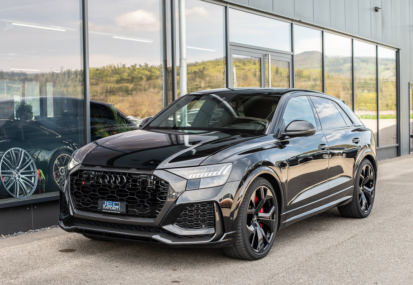 AUDI RSQ8 quattro FULL CARBONE-showroom-element-1
