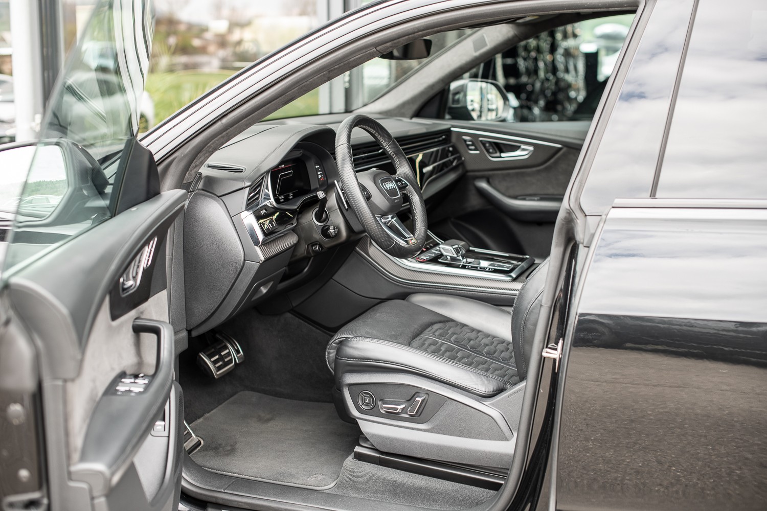 AUDI RSQ8 quattro FULL CARBONE-image-16