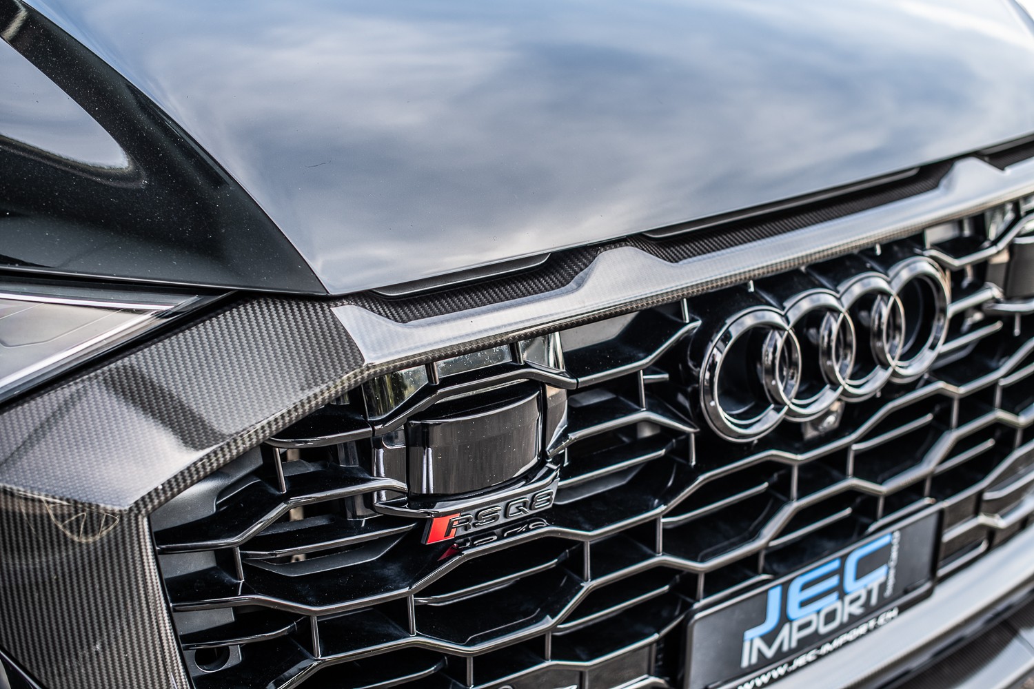 AUDI RSQ8 quattro FULL CARBONE-image-23