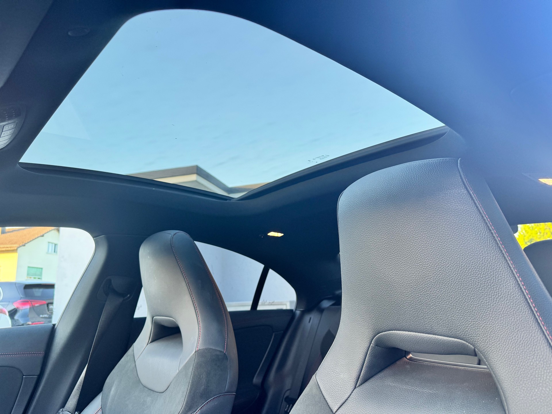 MERCEDES-BENZ CLA 220 AMG Line 4Matic 8G-DCT-image-9
