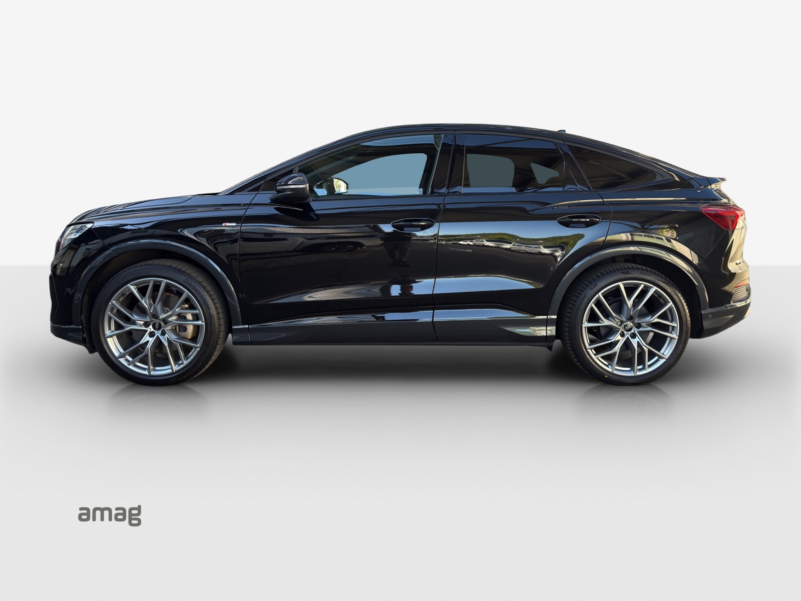 AUDI Q4 Sportback e-tron 55 quattro-showroom-element-1