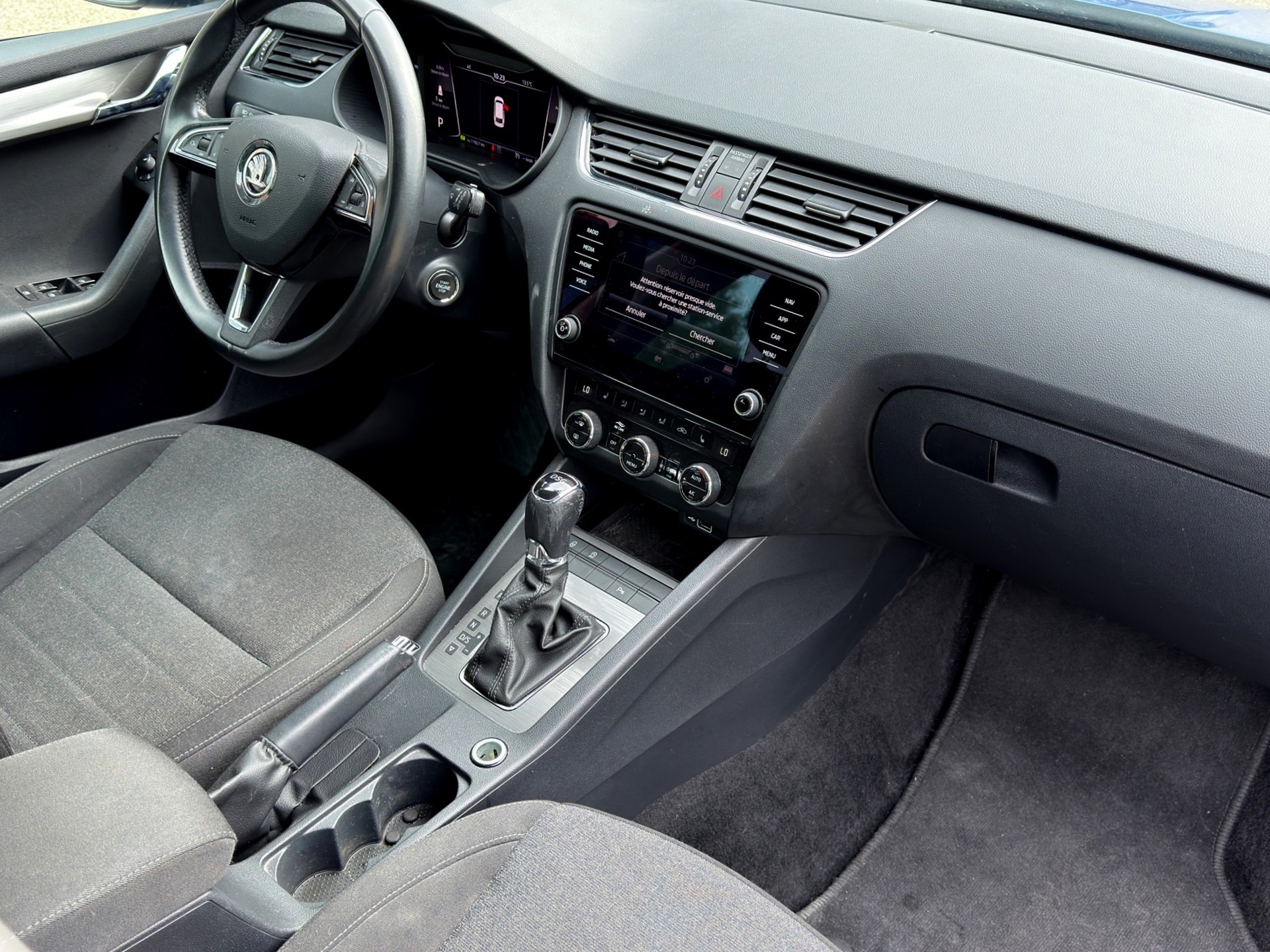SKODA Octavia Combi 1.6 TDI Soleil DSG-image-19