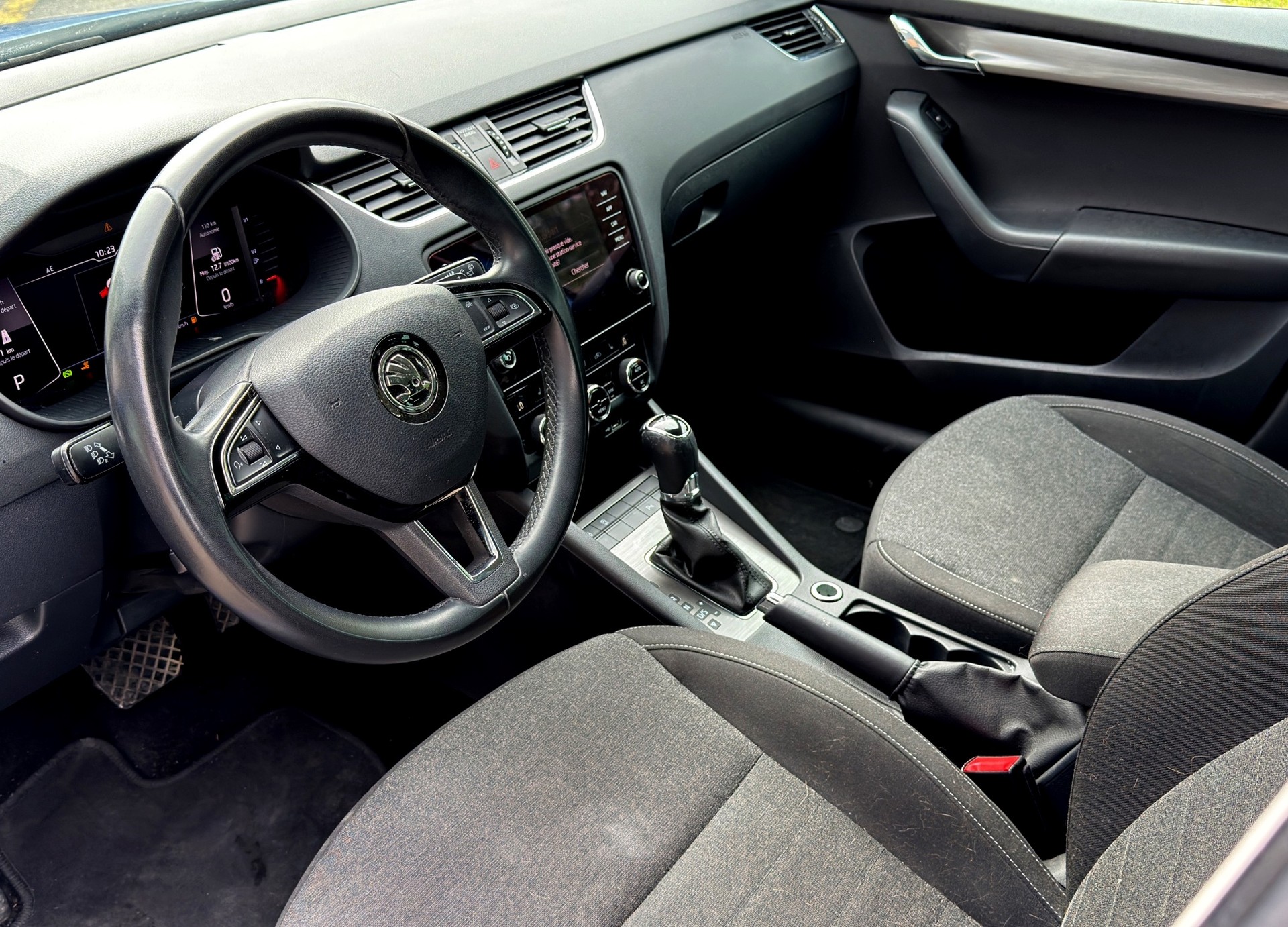 SKODA Octavia Combi 1.6 TDI Soleil DSG-image-11