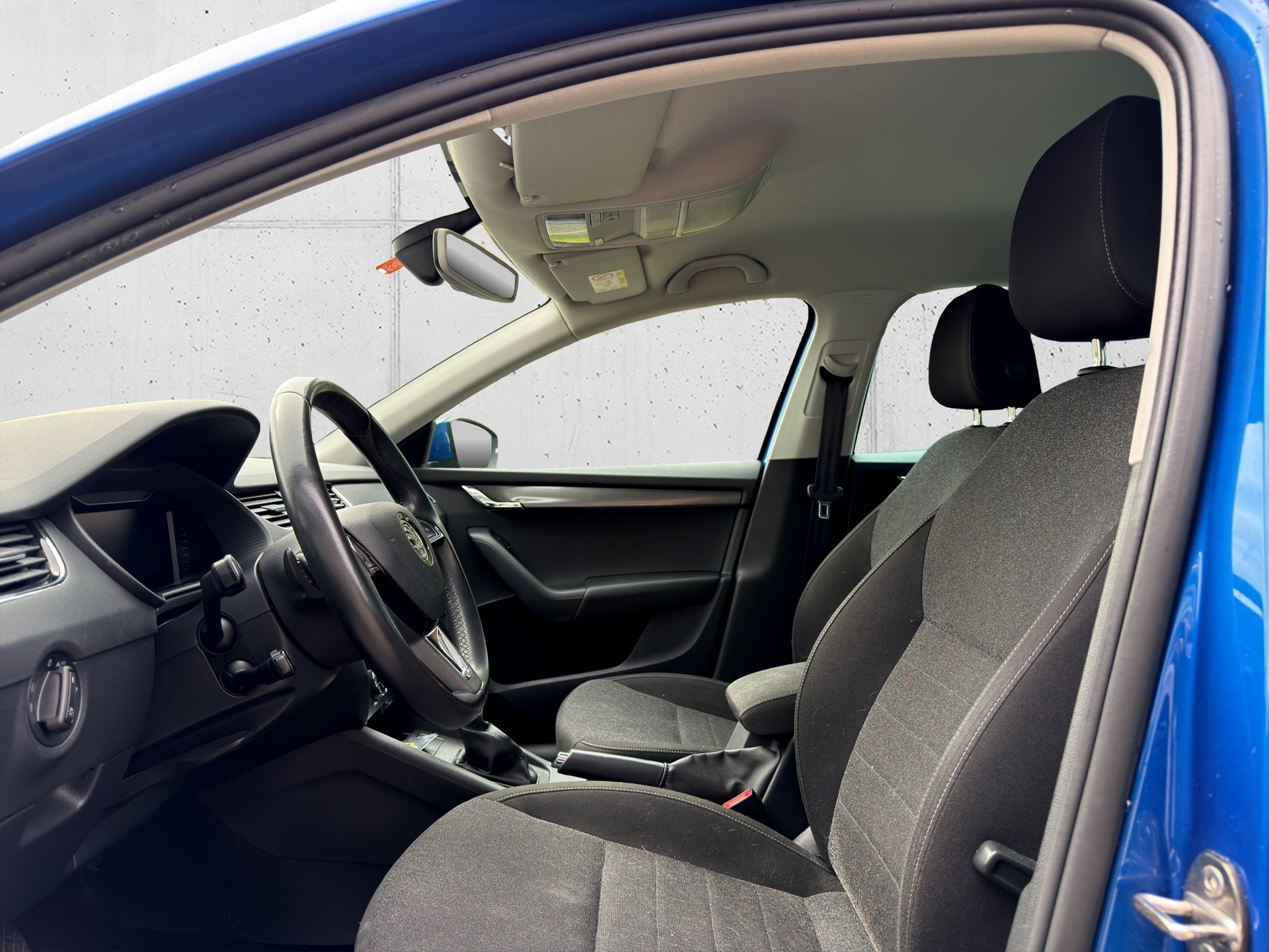 SKODA Octavia Combi 1.6 TDI Soleil DSG-image-10