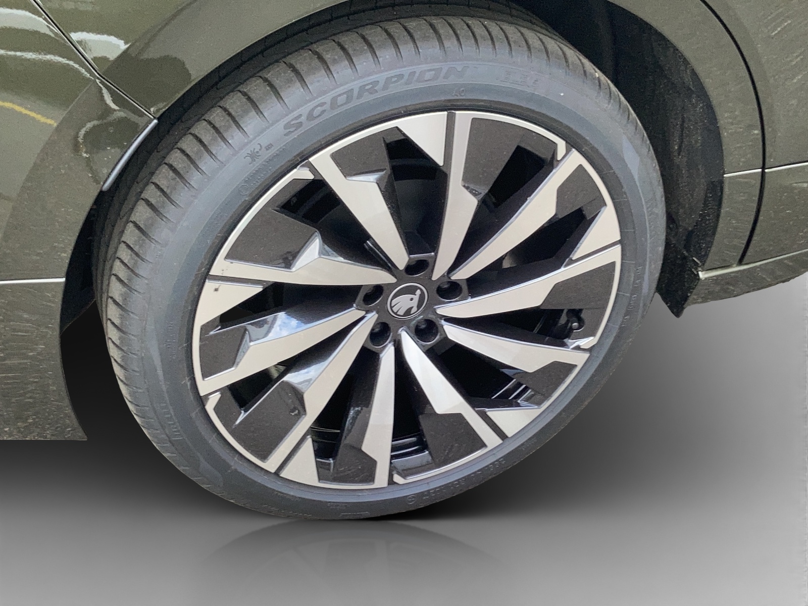 SKODA Enyaq 85 Sportline-image-14