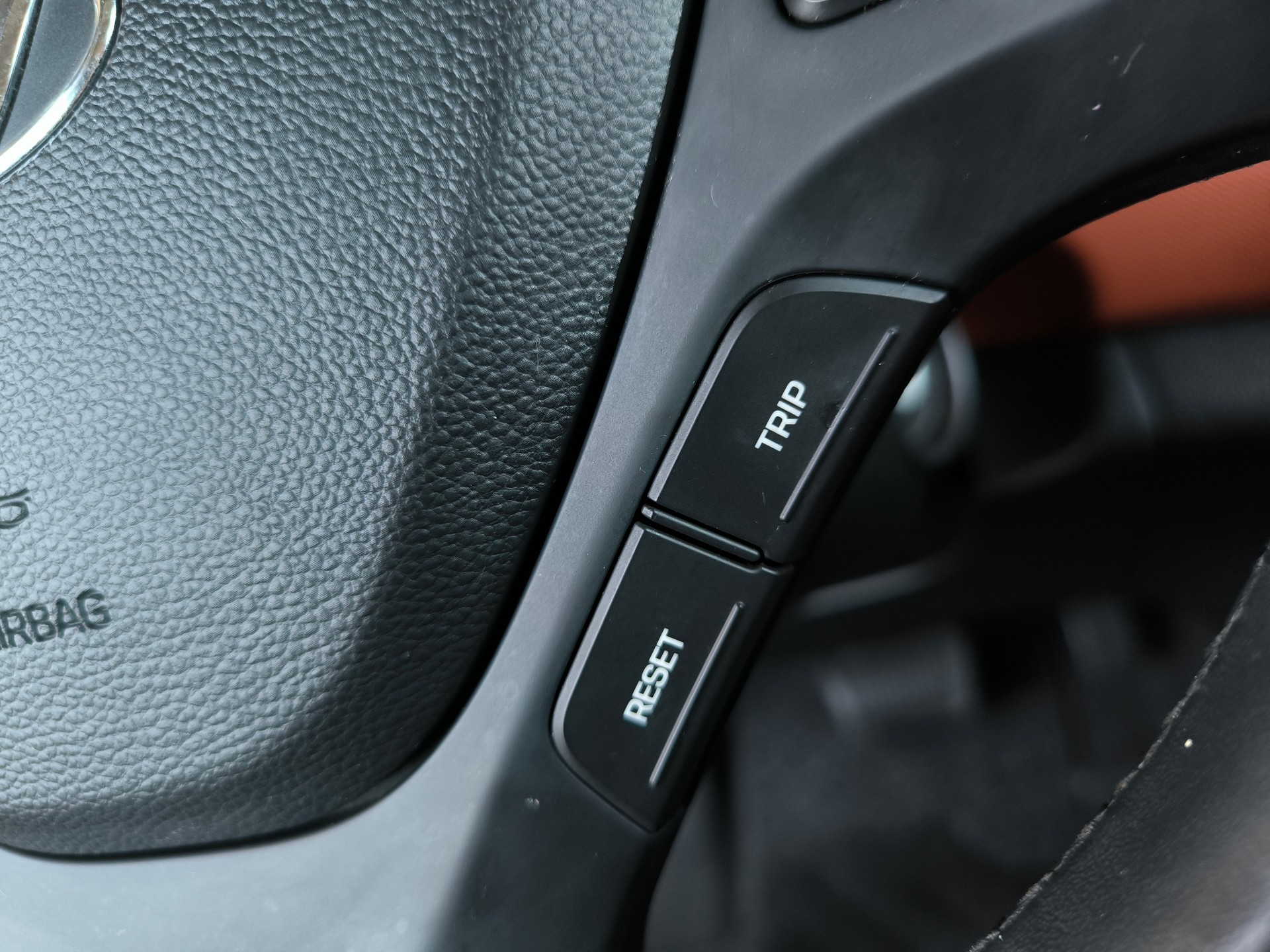 HYUNDAI i10 1.2 Amplia Automatic-image-9
