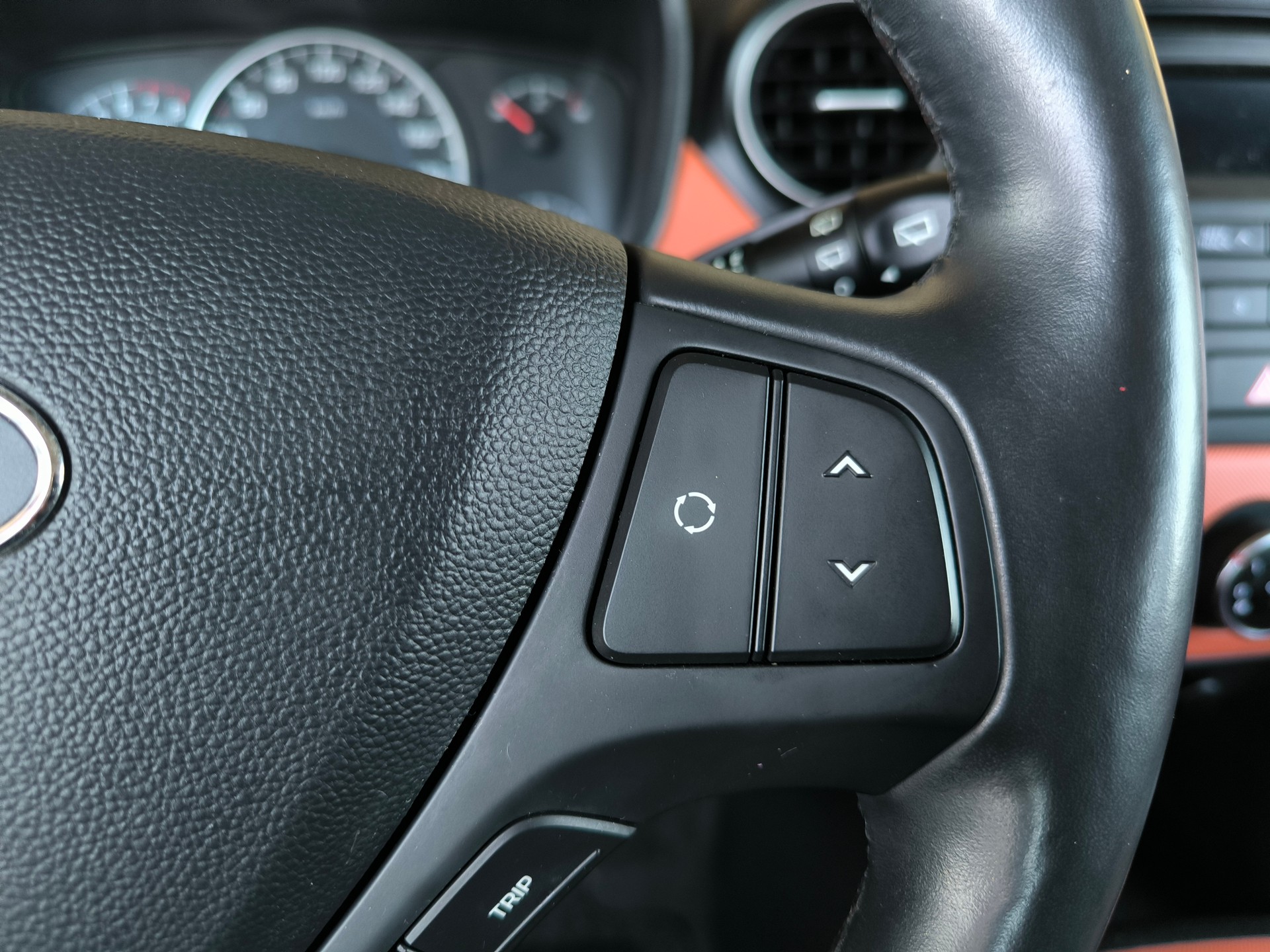 HYUNDAI i10 1.2 Amplia Automatic-image-8