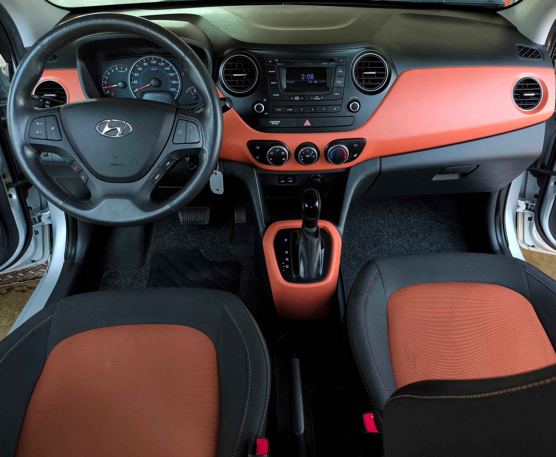 HYUNDAI i10 1.2 Amplia Automatic-image-3