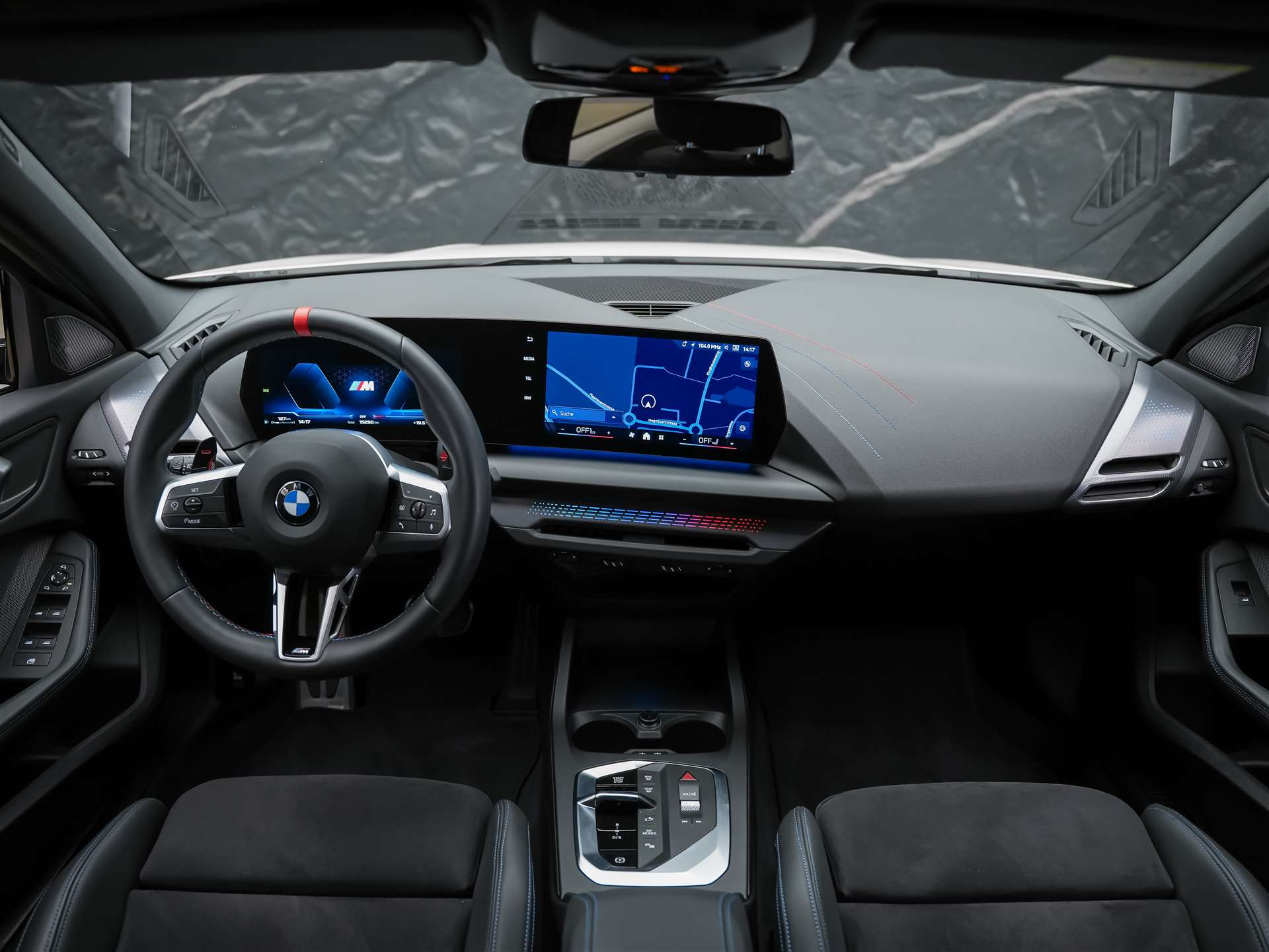 BMW M135 xDrive *Harman/Kardon*Sportsitze*Sitzheizung*Keyless Go*-image-16