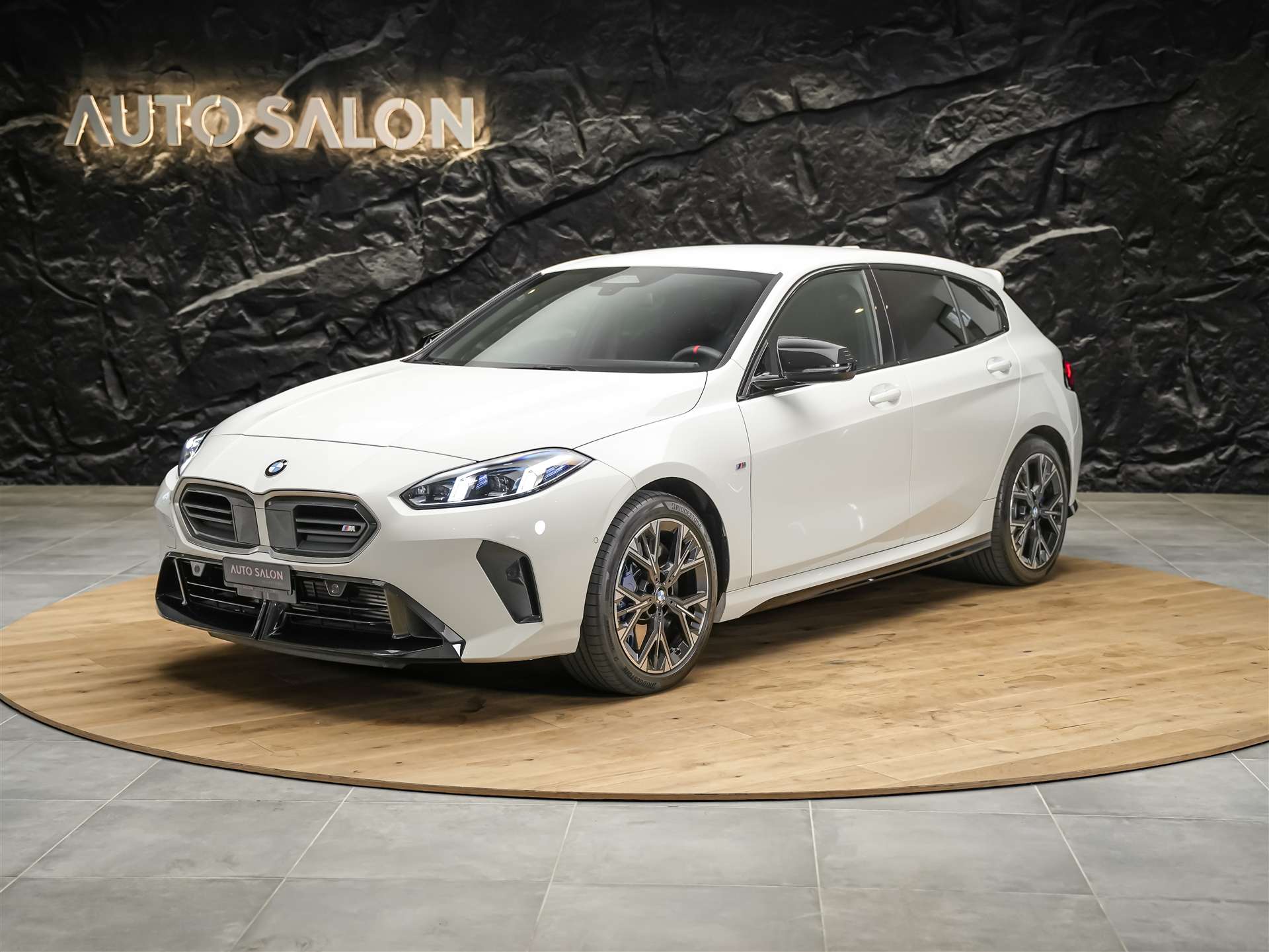 BMW M135 xDrive *Harman/Kardon*Sportsitze*Sitzheizung*Keyless Go*-showroom-element-1