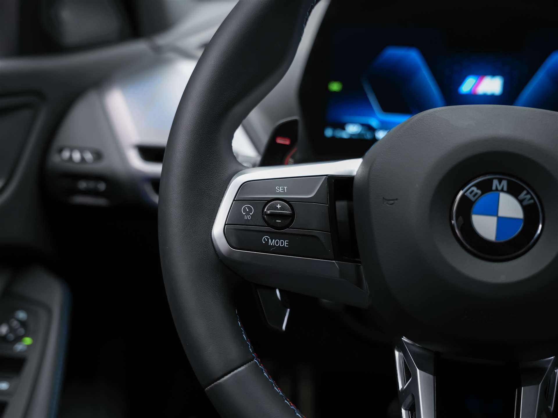 BMW M135 xDrive *Harman/Kardon*Sportsitze*Sitzheizung*Keyless Go*-image-23