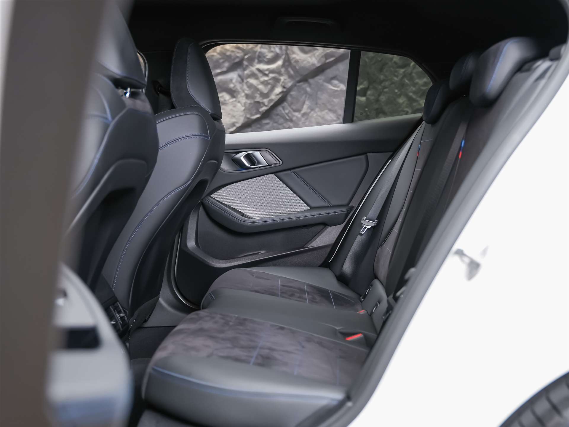 BMW M135 xDrive *Harman/Kardon*Sportsitze*Sitzheizung*Keyless Go*-image-11